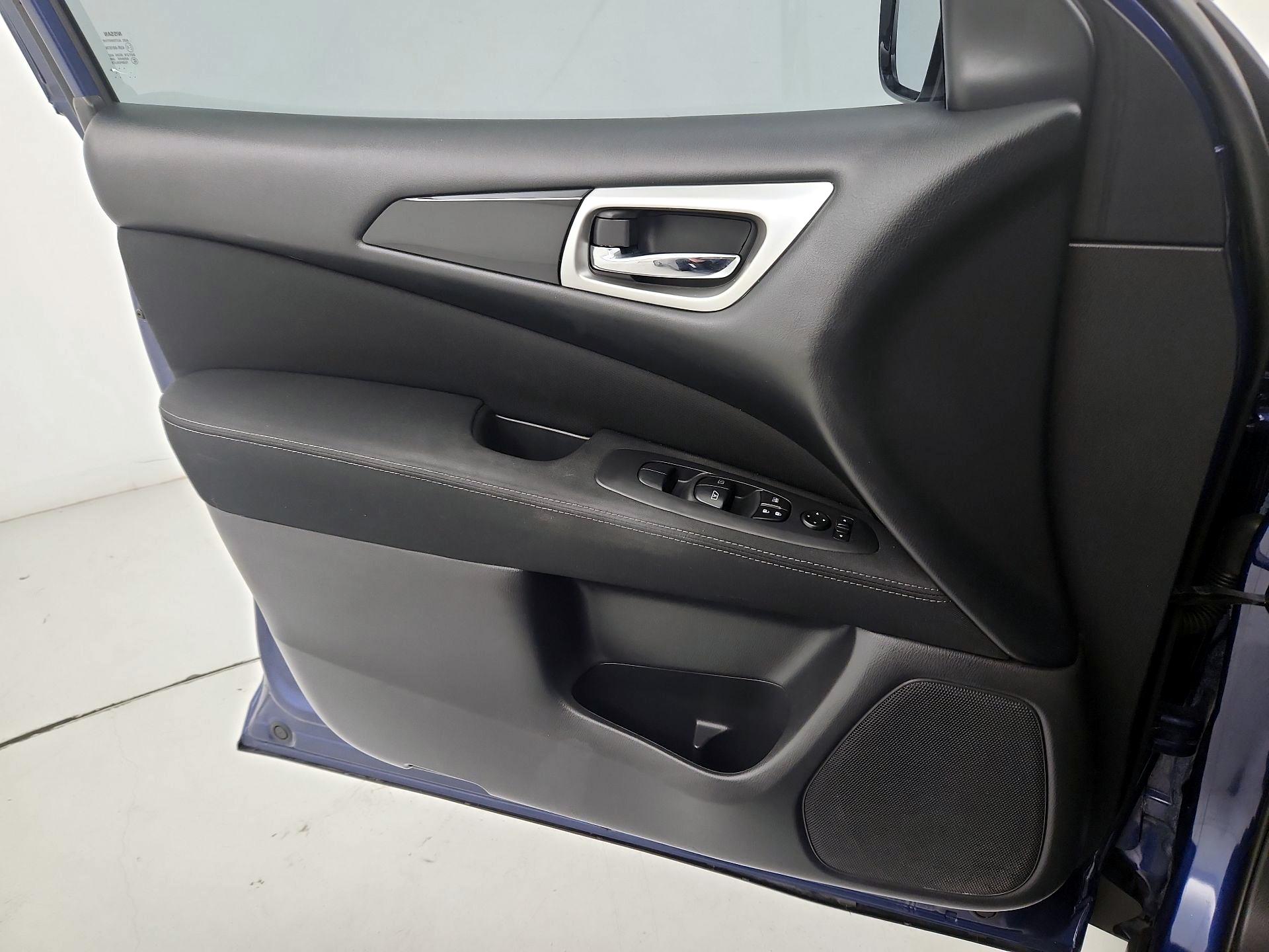 Thumbnail: 2017 Nissan Pathfinder - 12
