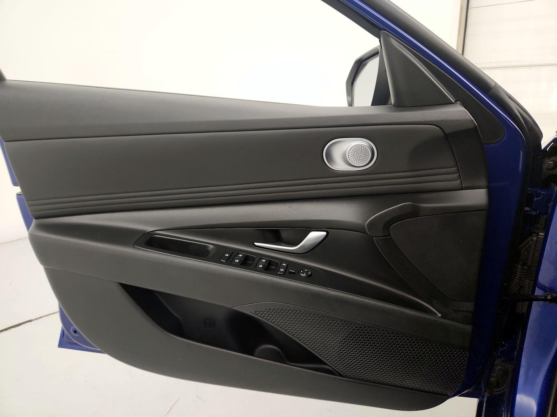 Thumbnail: 2021 Hyundai Elantra - 12