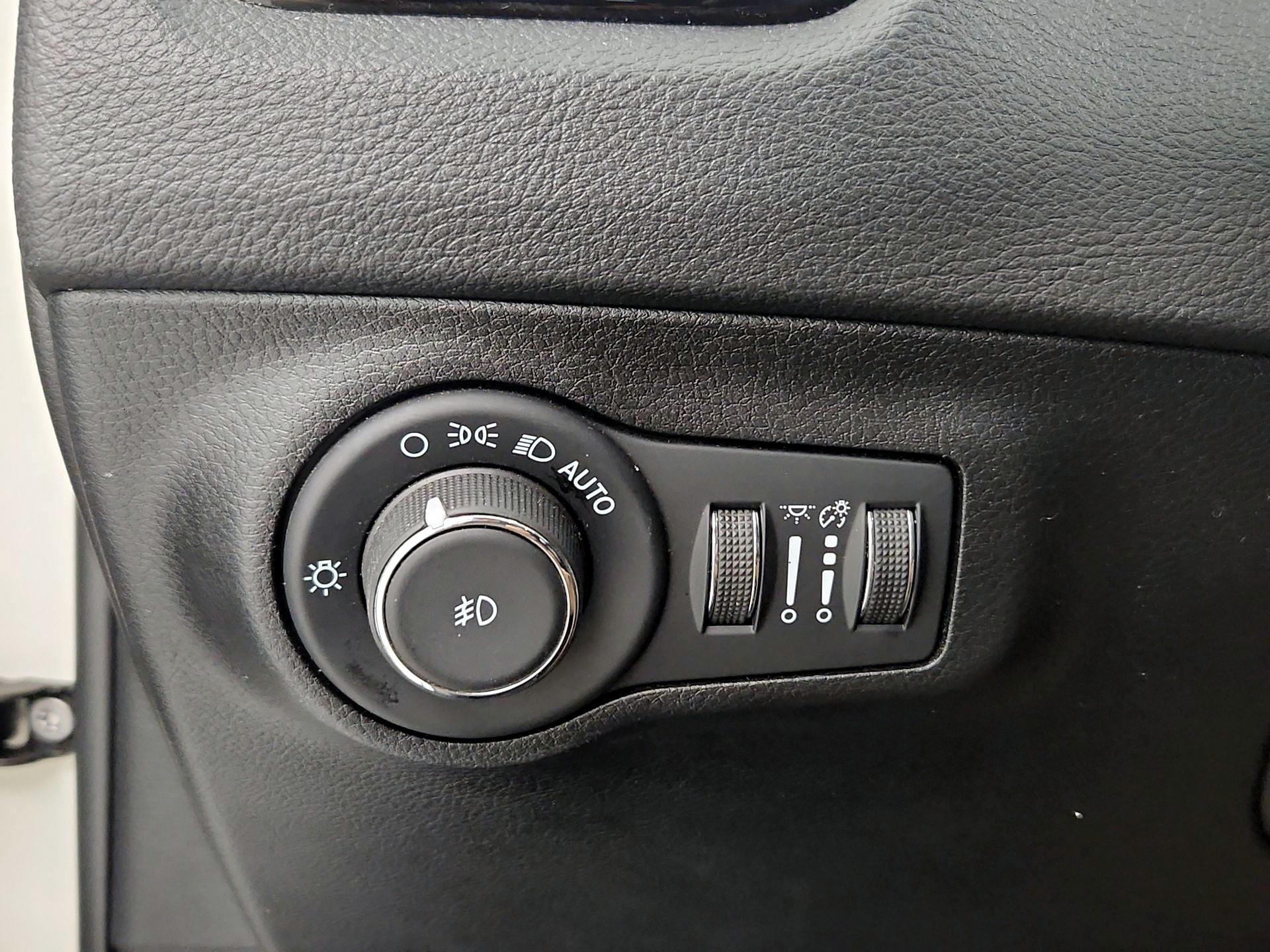 Thumbnail: 2021 Jeep Compass - 13