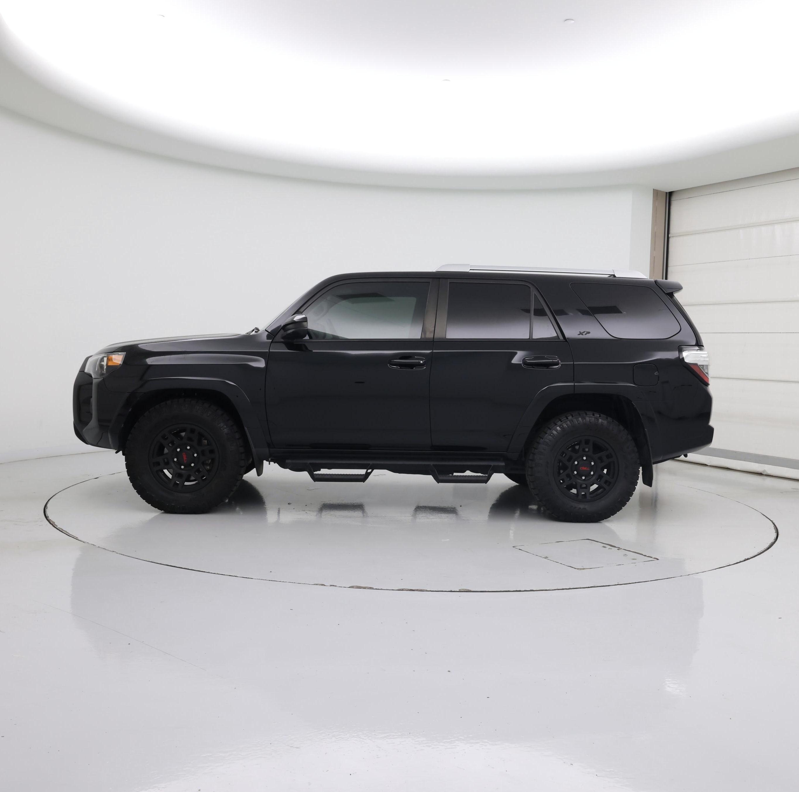 Thumbnail: 2018 Toyota 4Runner - 3