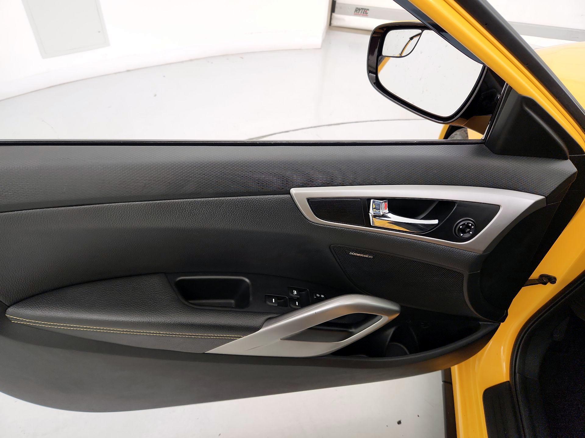 Thumbnail: 2016 Hyundai Veloster - 12