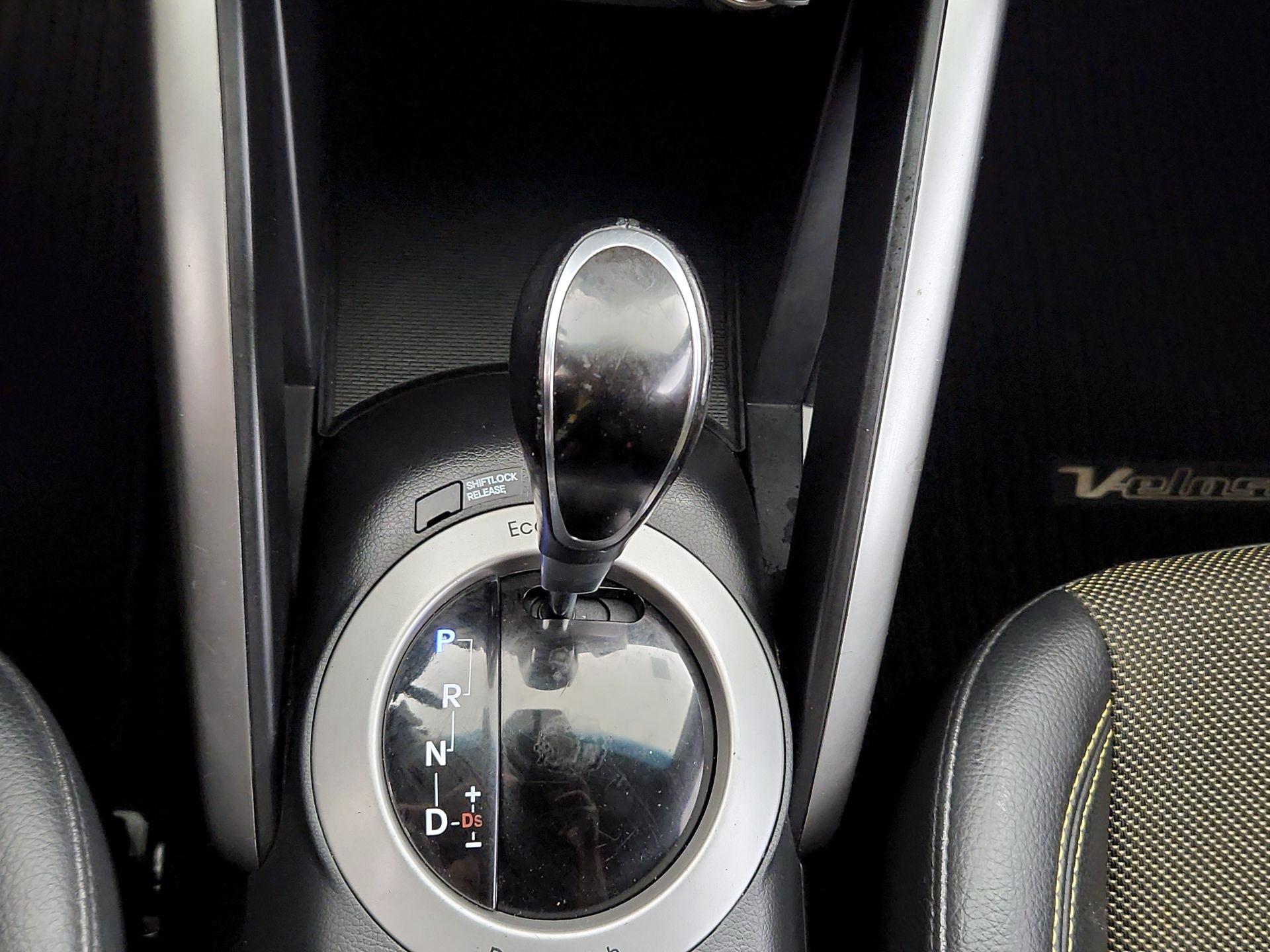 Thumbnail: 2016 Hyundai Veloster - 17