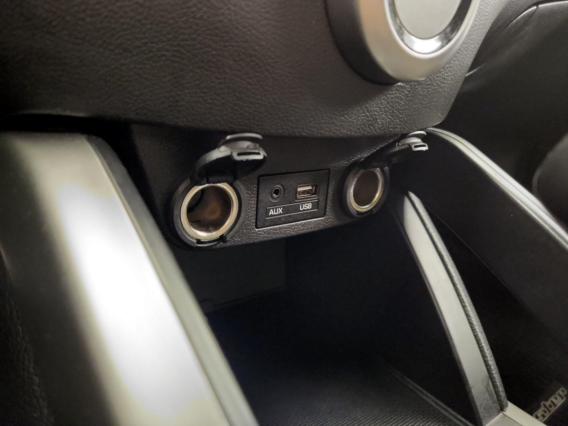 Thumbnail: 2016 Hyundai Veloster - 18