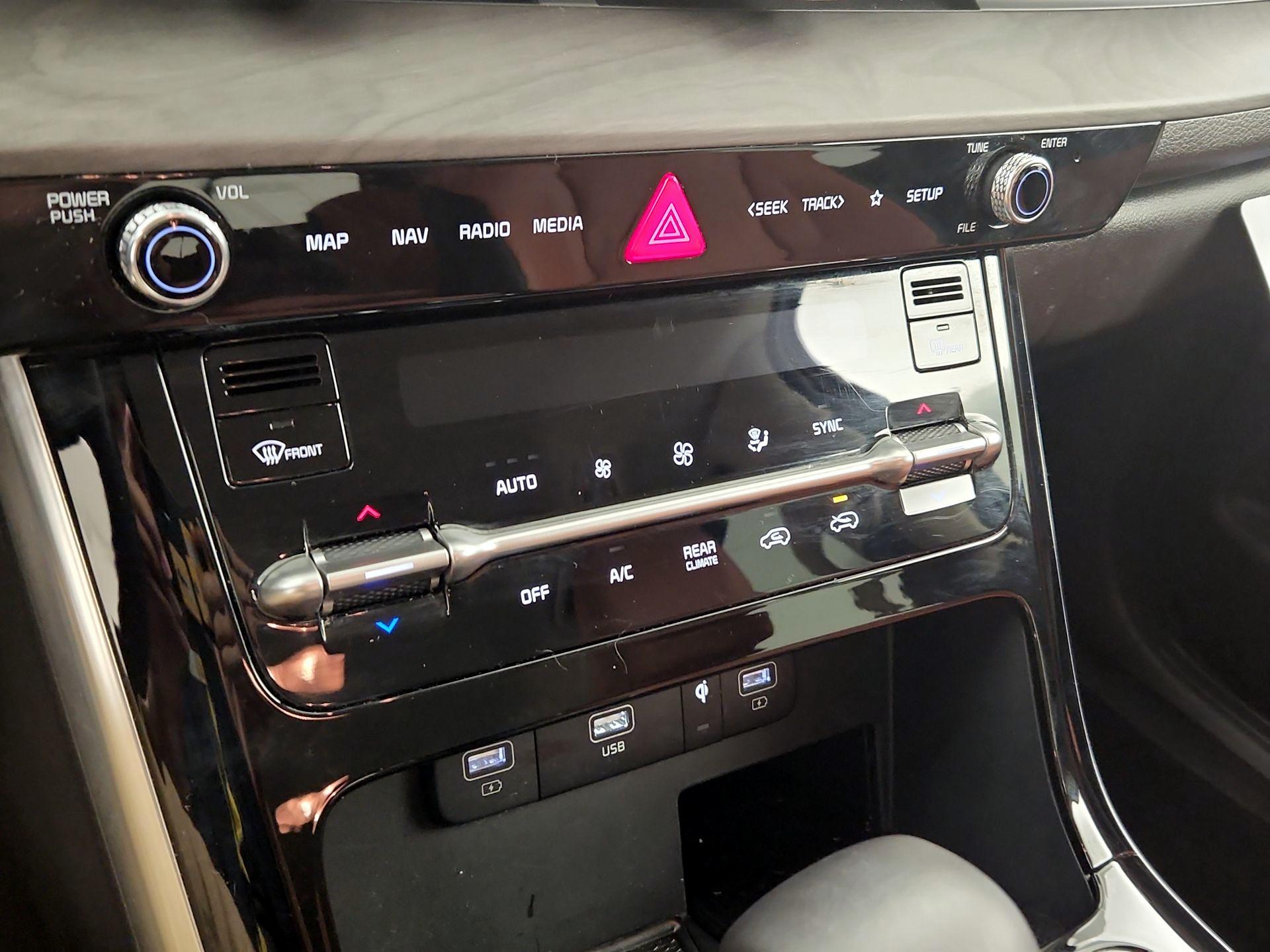 Thumbnail: 2024 Kia Carnival - 17
