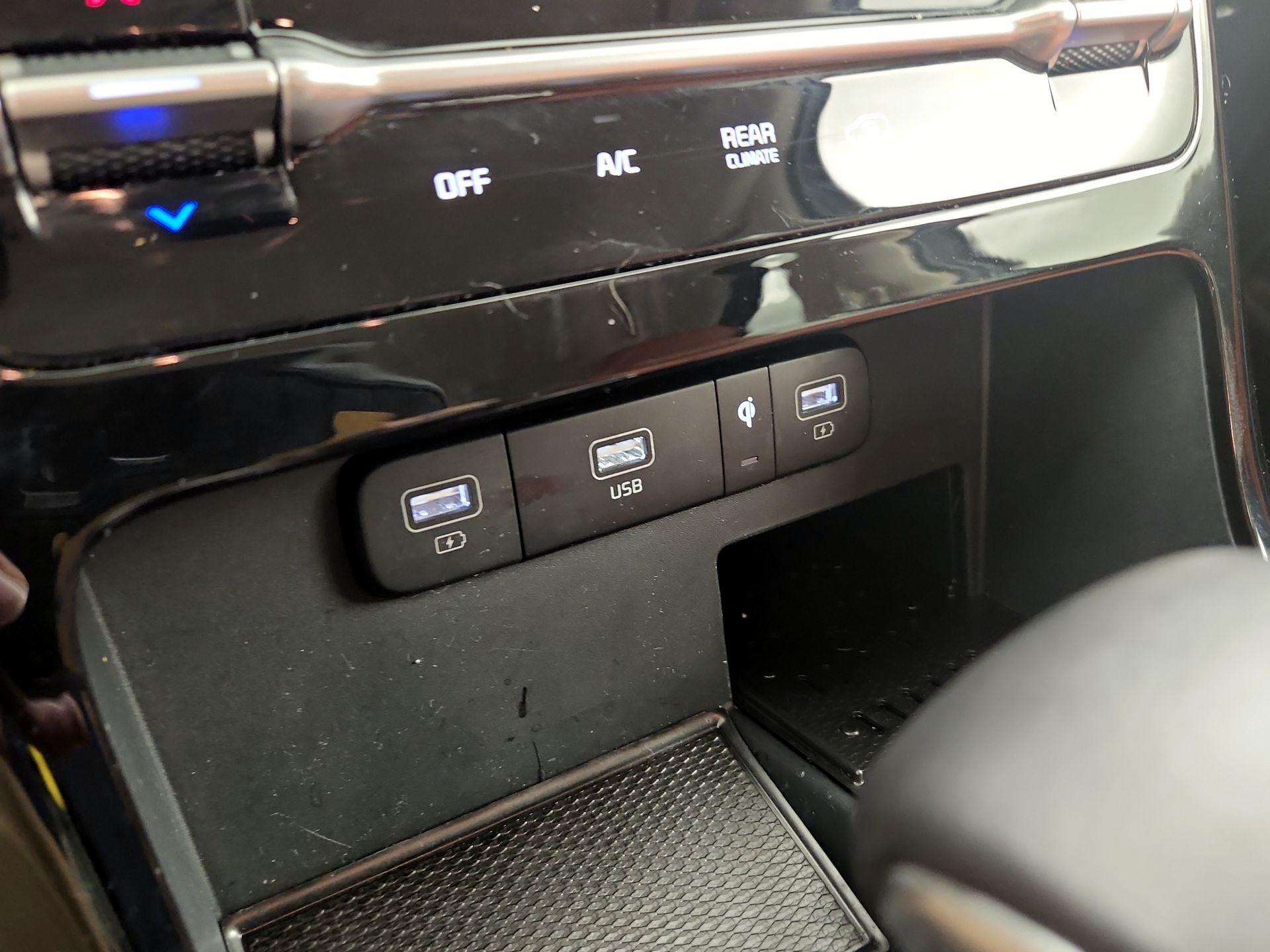 Thumbnail: 2024 Kia Carnival - 19