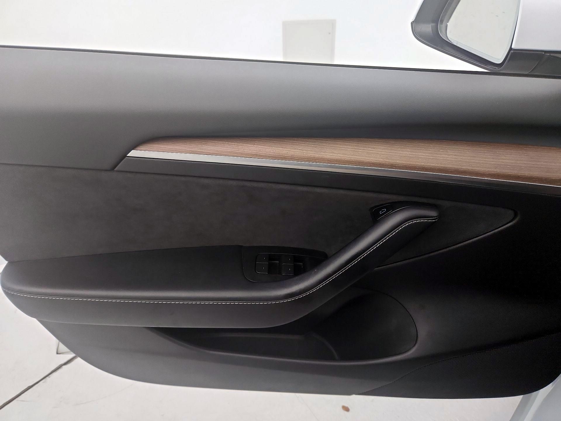 Thumbnail: 2021 Tesla Model 3 - 12