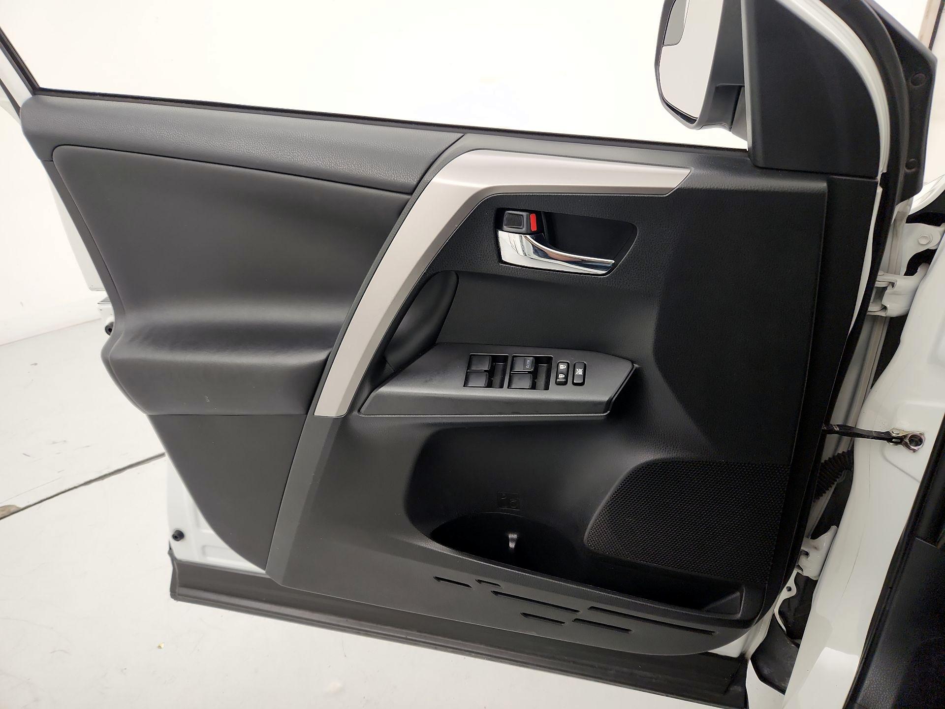 Thumbnail: 2016 Toyota RAV4 - 12