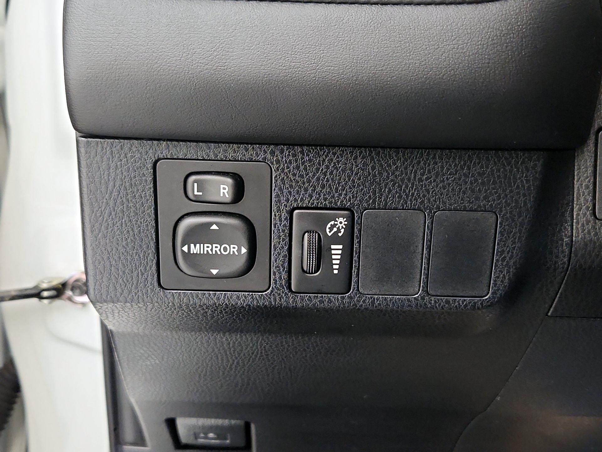 Thumbnail: 2016 Toyota RAV4 - 13