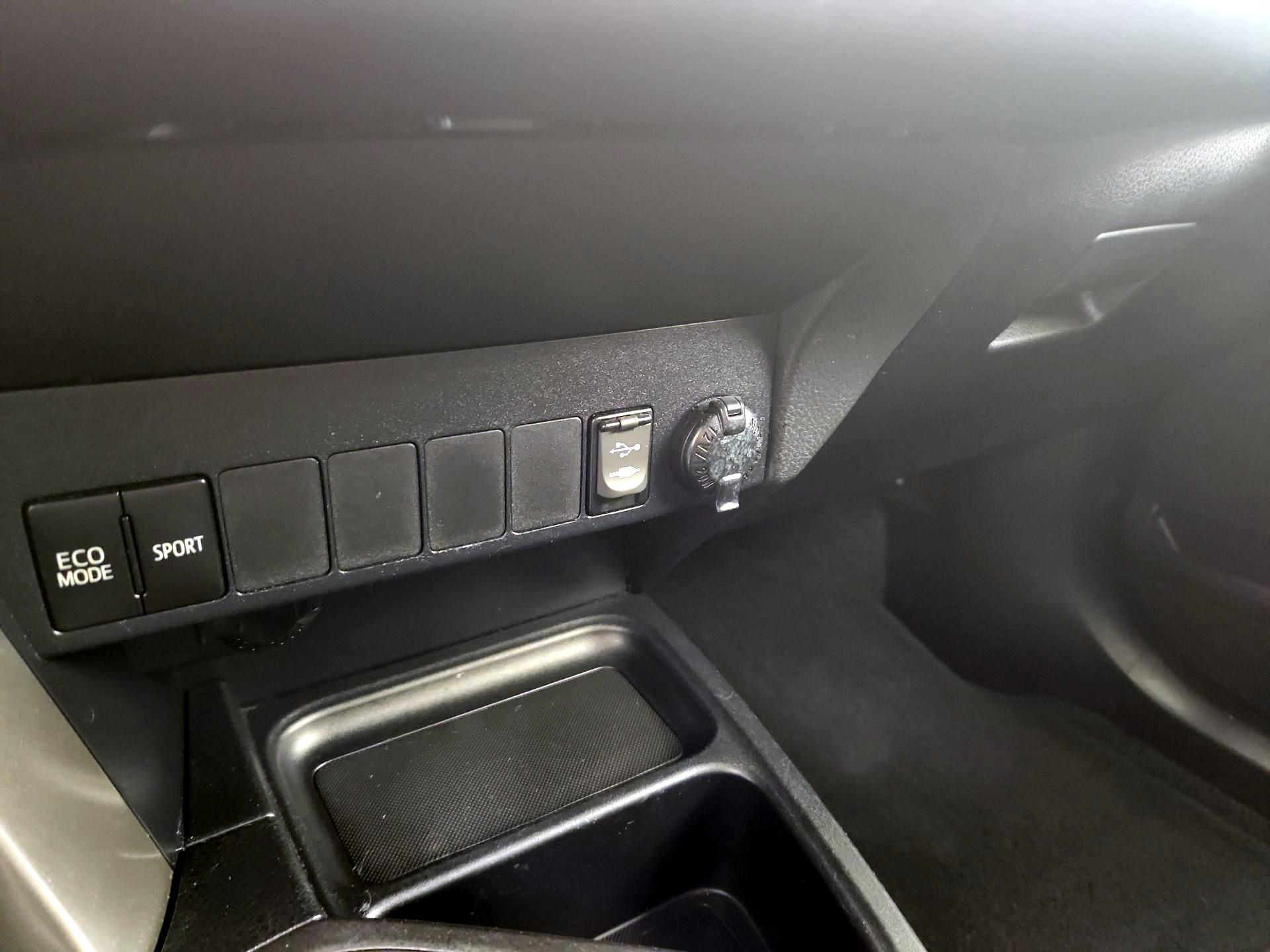 Thumbnail: 2016 Toyota RAV4 - 18