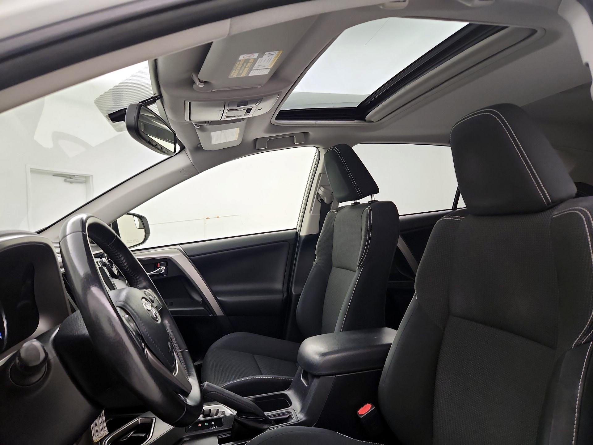 Thumbnail: 2016 Toyota RAV4 - 19