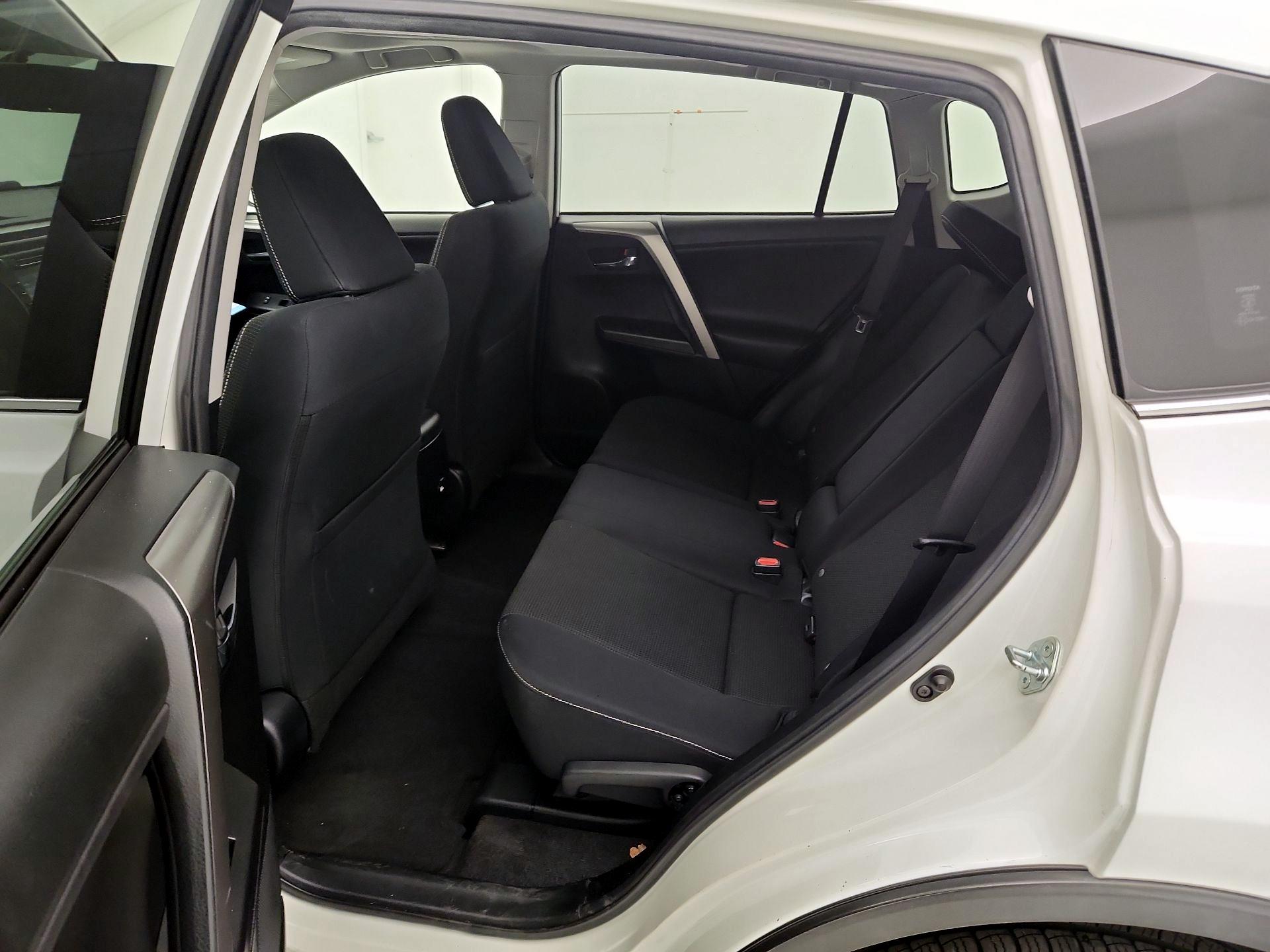 Thumbnail: 2016 Toyota RAV4 - 20