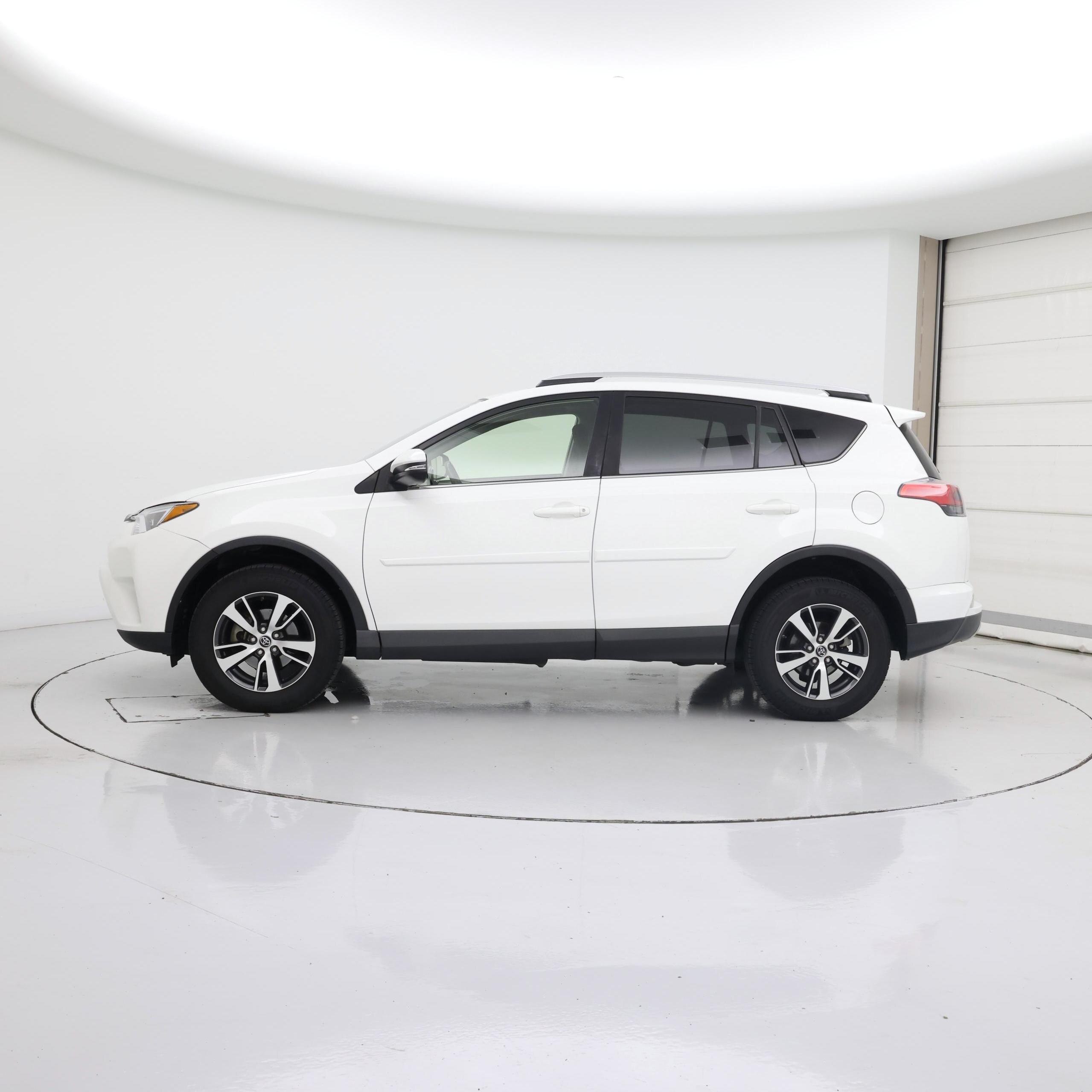 Thumbnail: 2016 Toyota RAV4 - 3