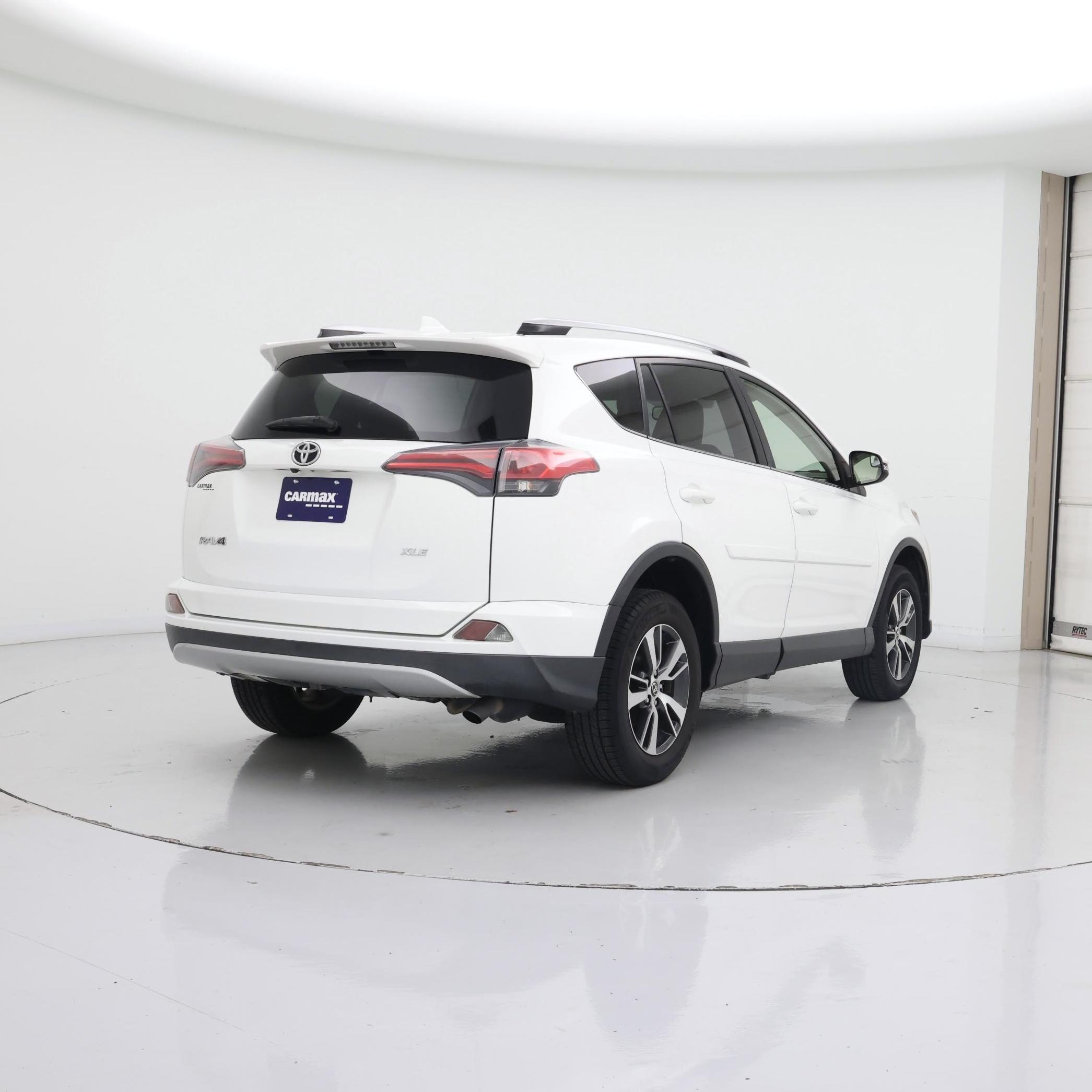 Thumbnail: 2016 Toyota RAV4 - 8