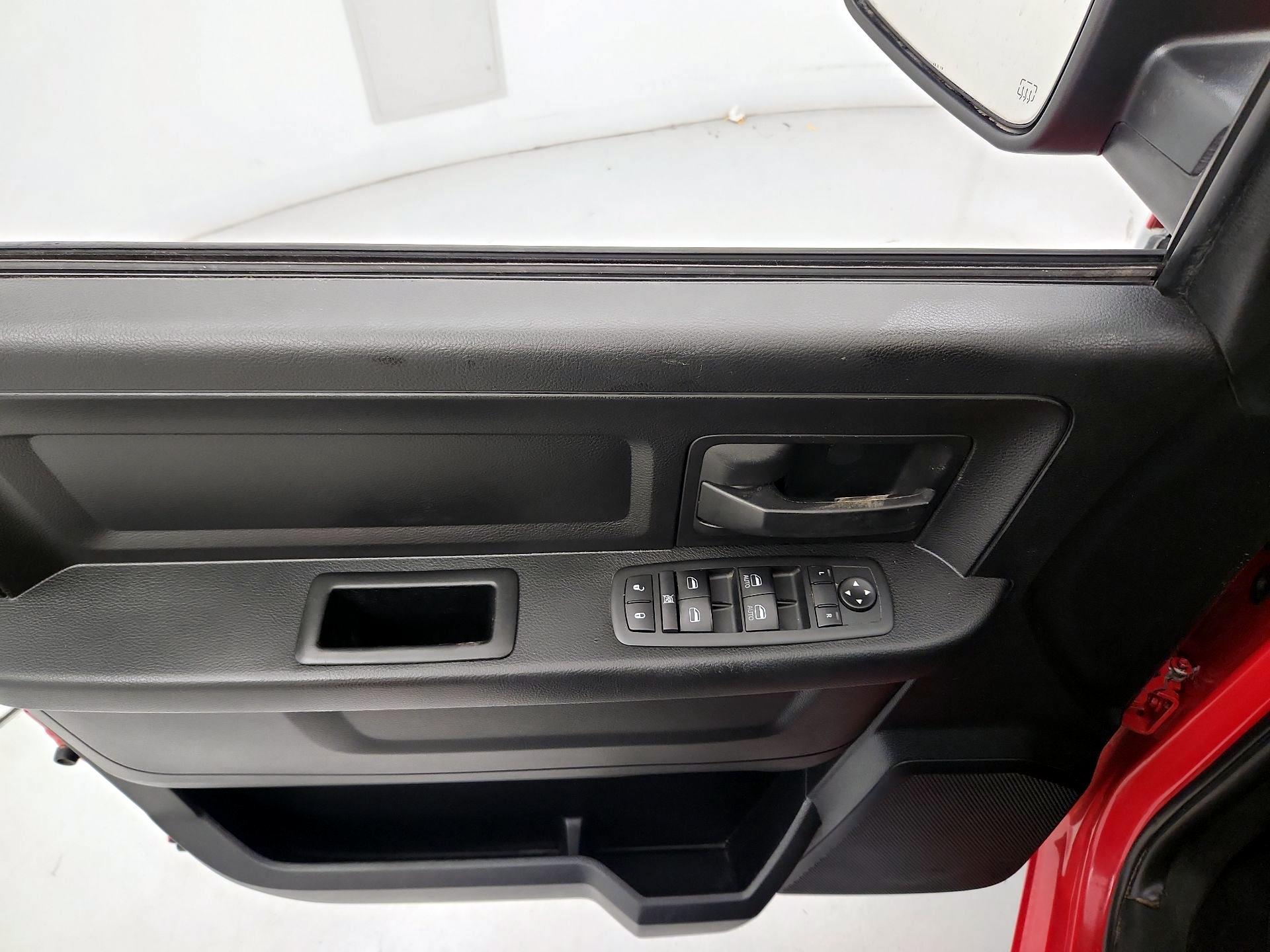Thumbnail: 2020 RAM 1500 Classic - 12
