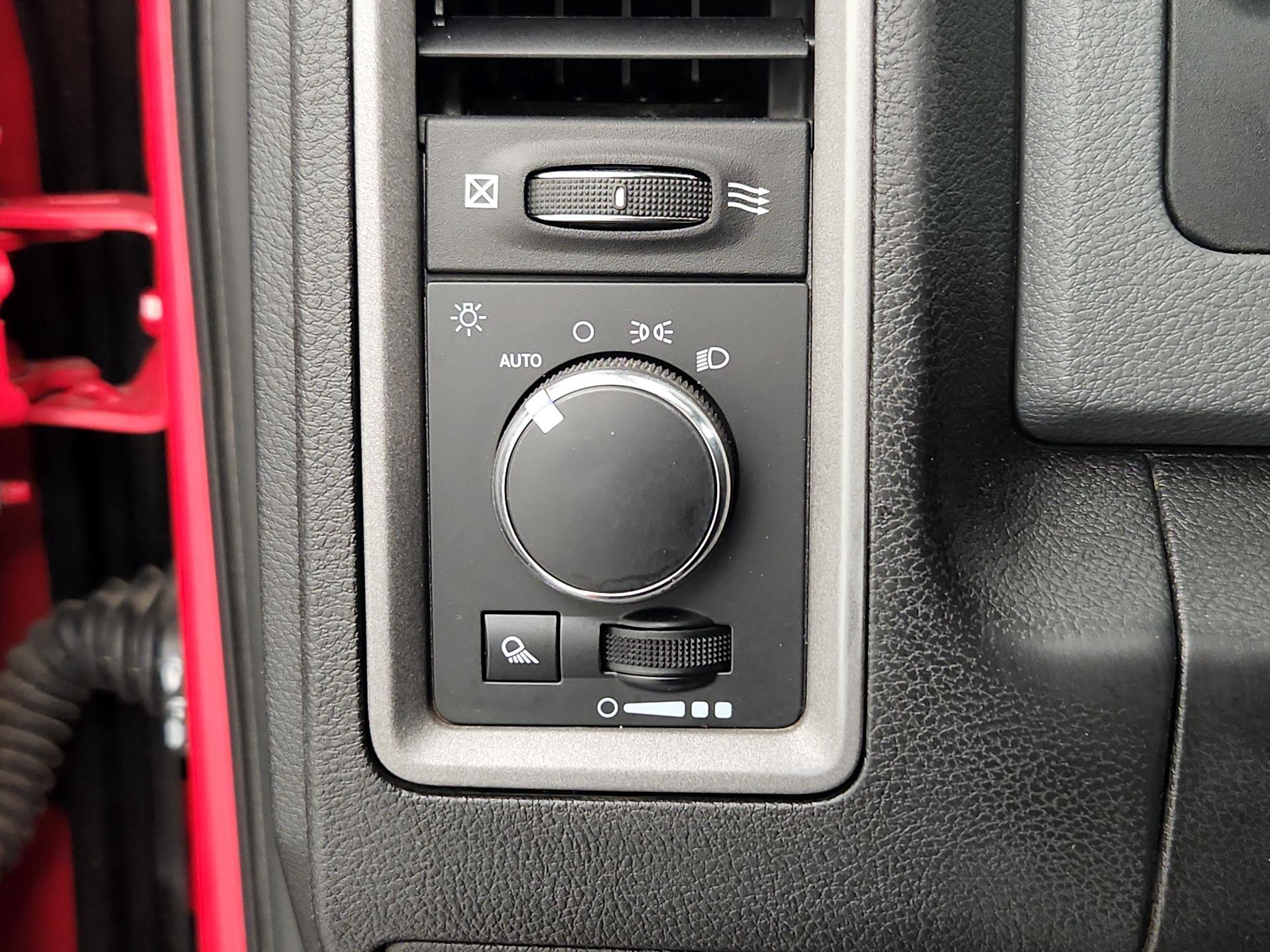 Thumbnail: 2020 RAM 1500 Classic - 13