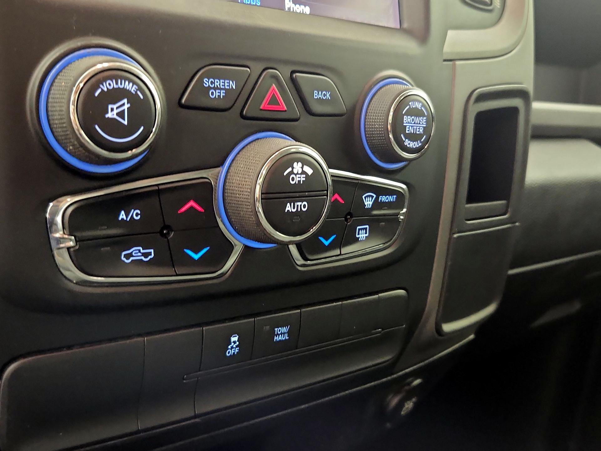 Thumbnail: 2020 RAM 1500 Classic - 16
