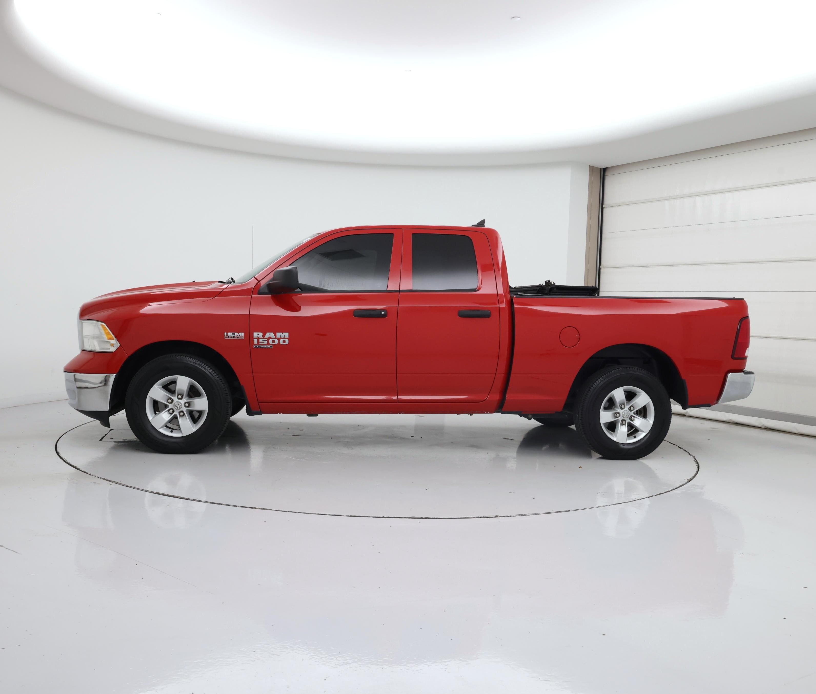 Thumbnail: 2020 RAM 1500 Classic - 3