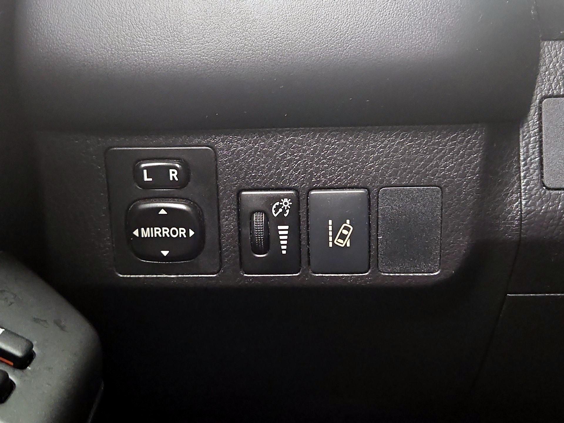 Thumbnail: 2017 Toyota RAV4 - 13