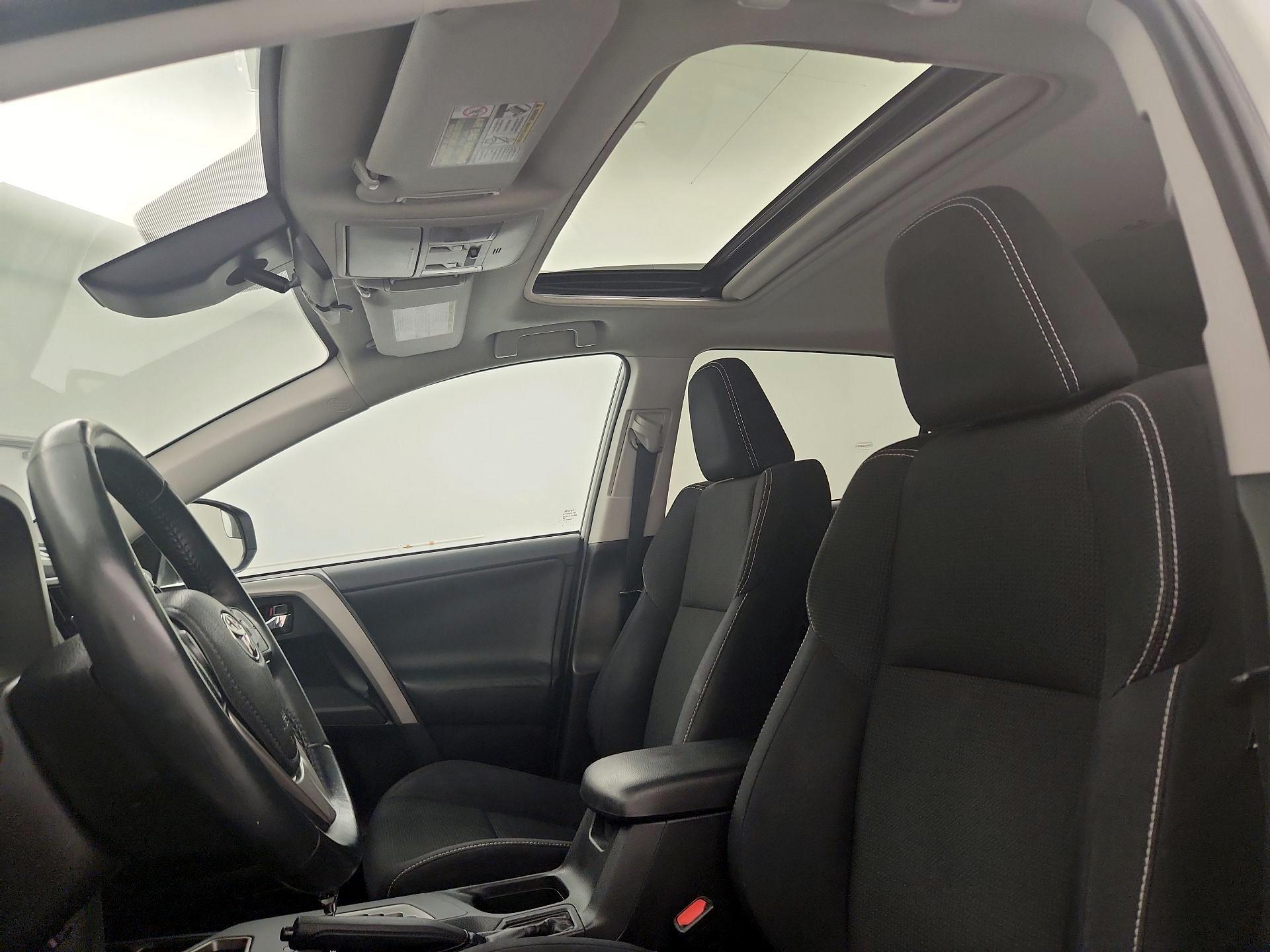 Thumbnail: 2017 Toyota RAV4 - 20