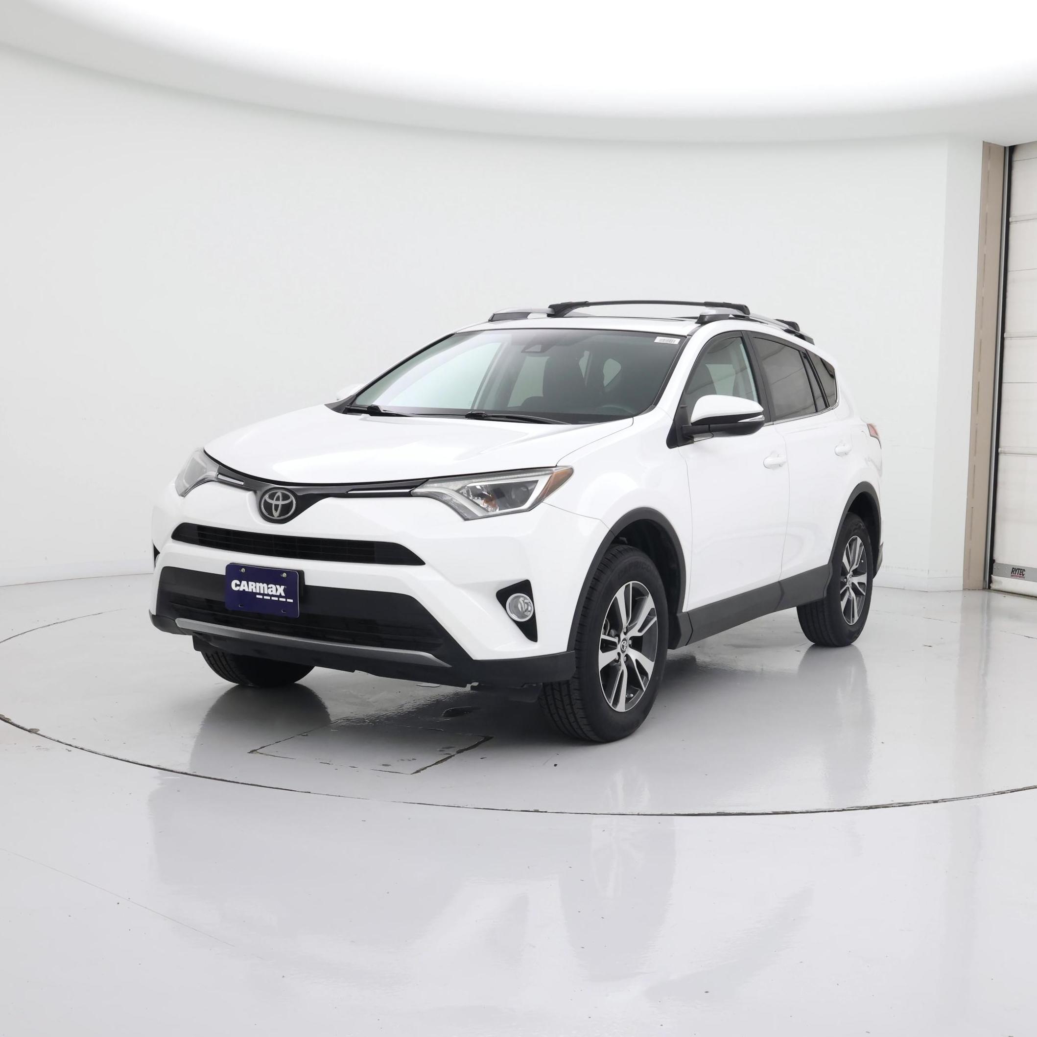 Thumbnail: 2017 Toyota RAV4 - 4