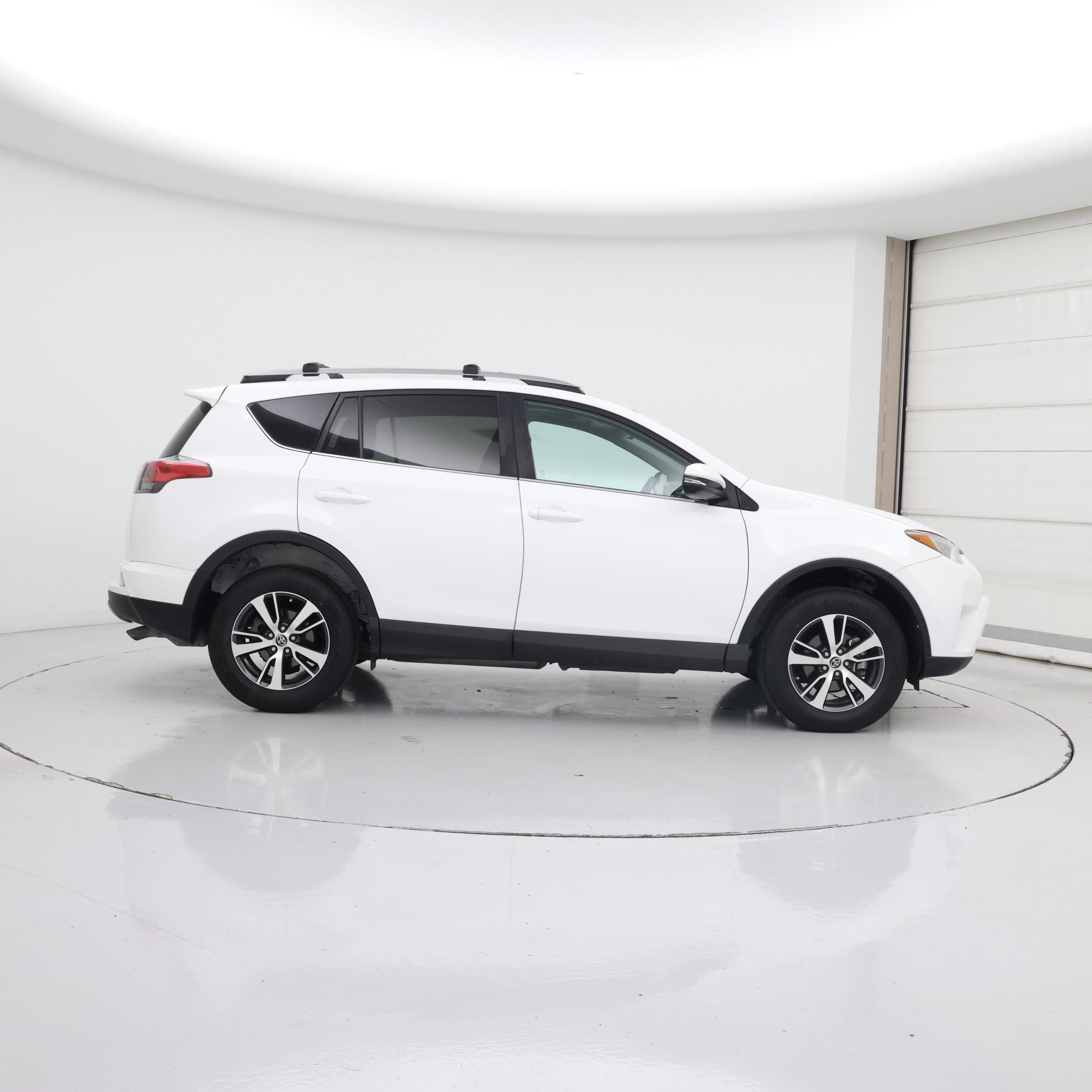 Thumbnail: 2017 Toyota RAV4 - 7