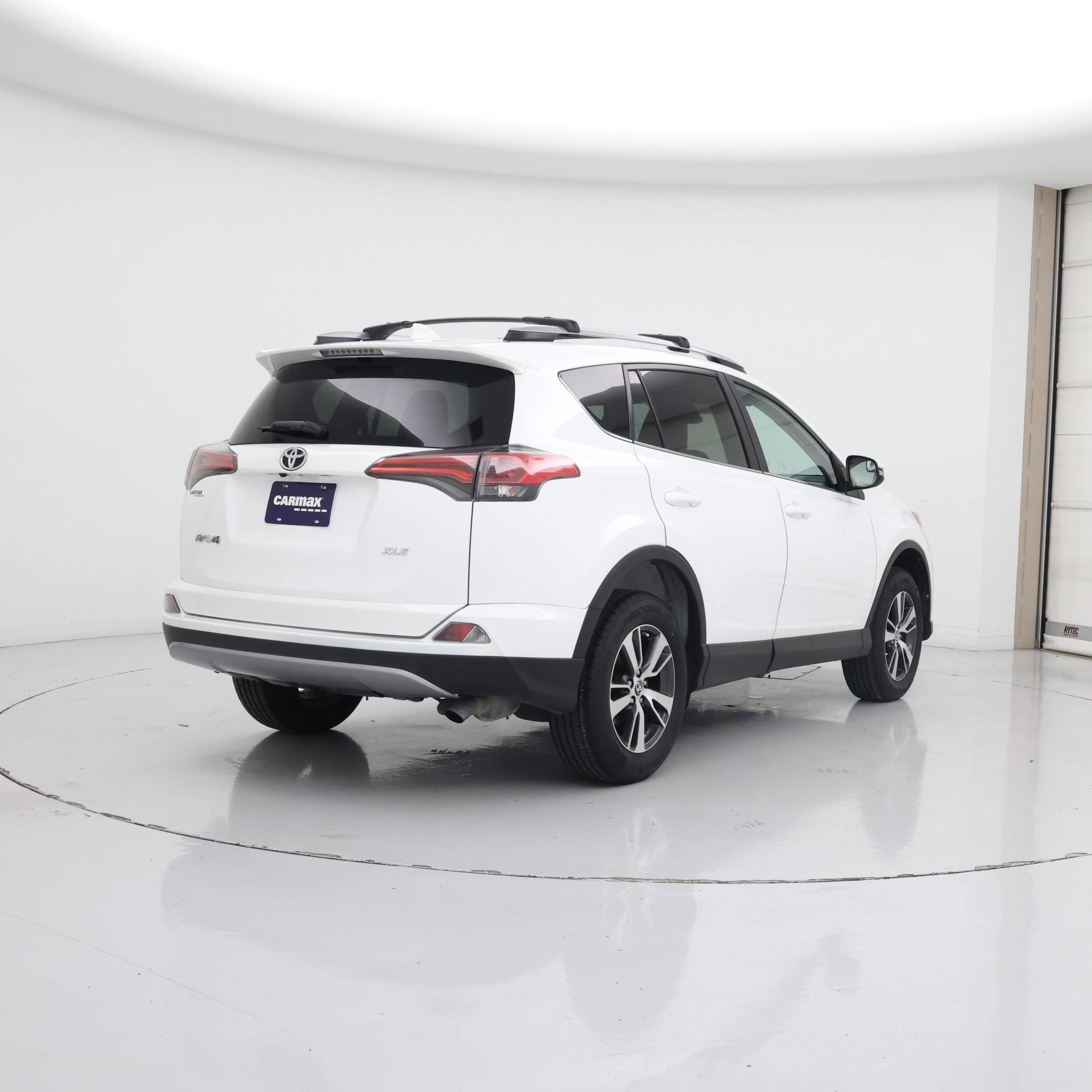 Thumbnail: 2017 Toyota RAV4 - 8