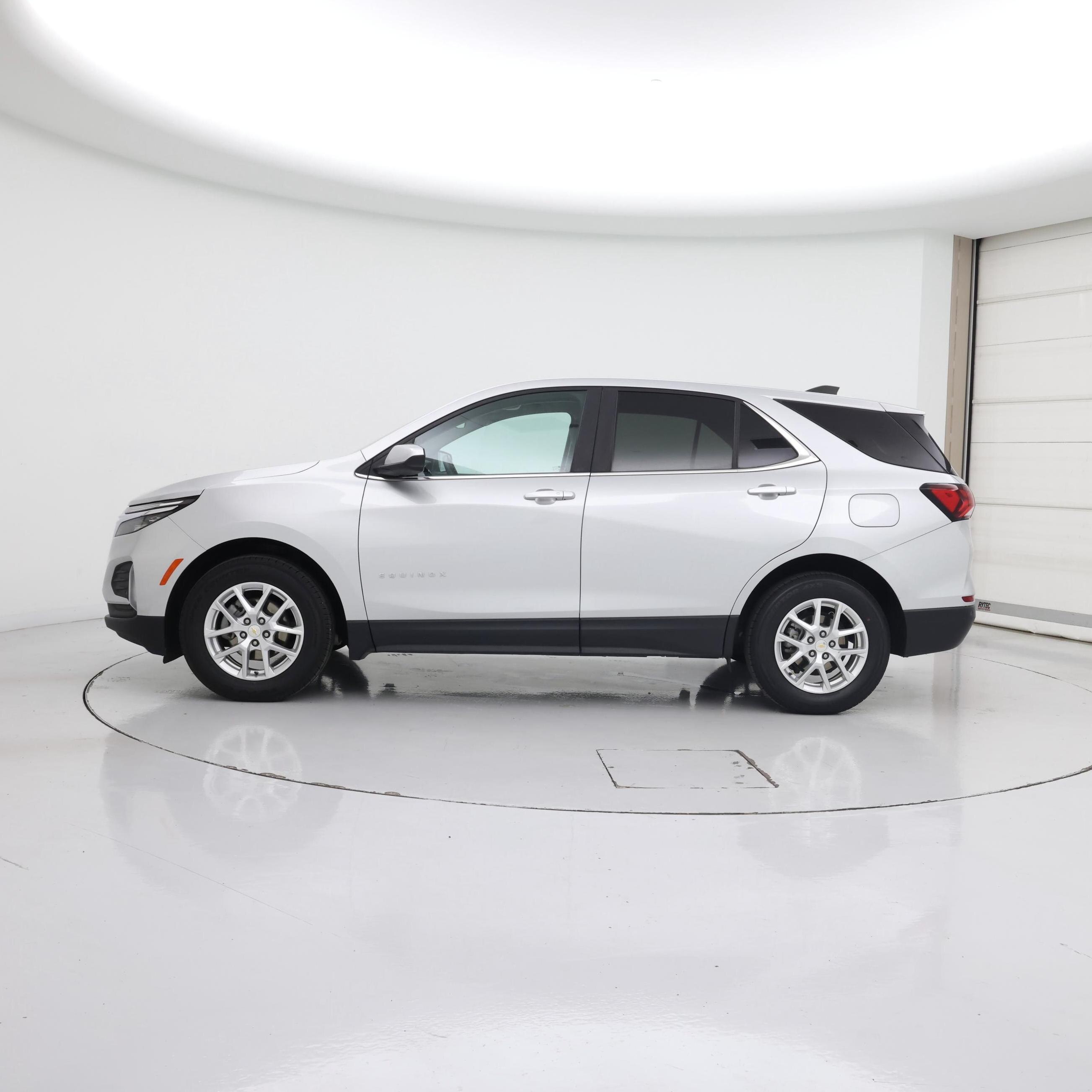 Thumbnail: 2022 Chevrolet Equinox - 3