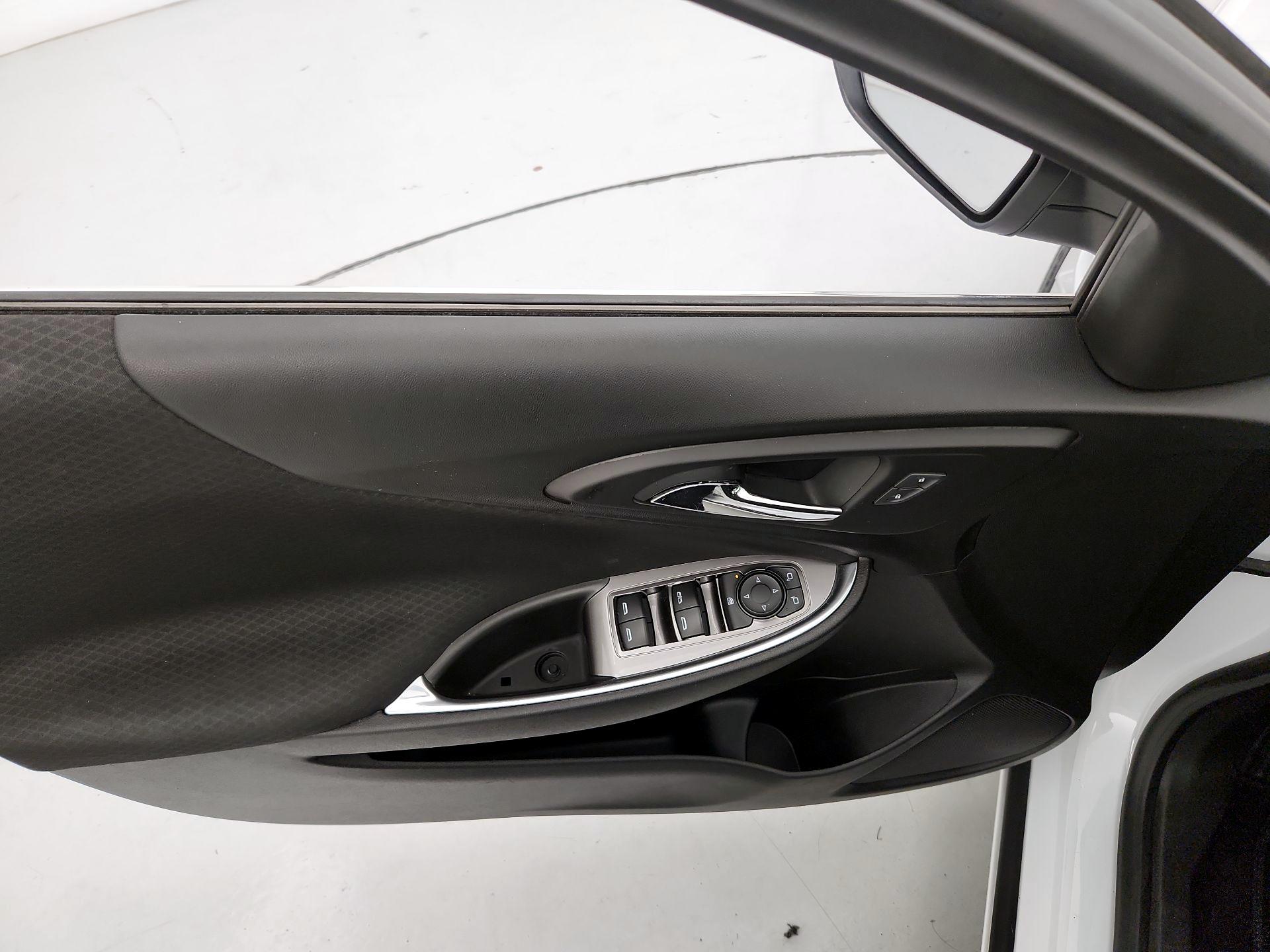 Thumbnail: 2019 Chevrolet Malibu - 12