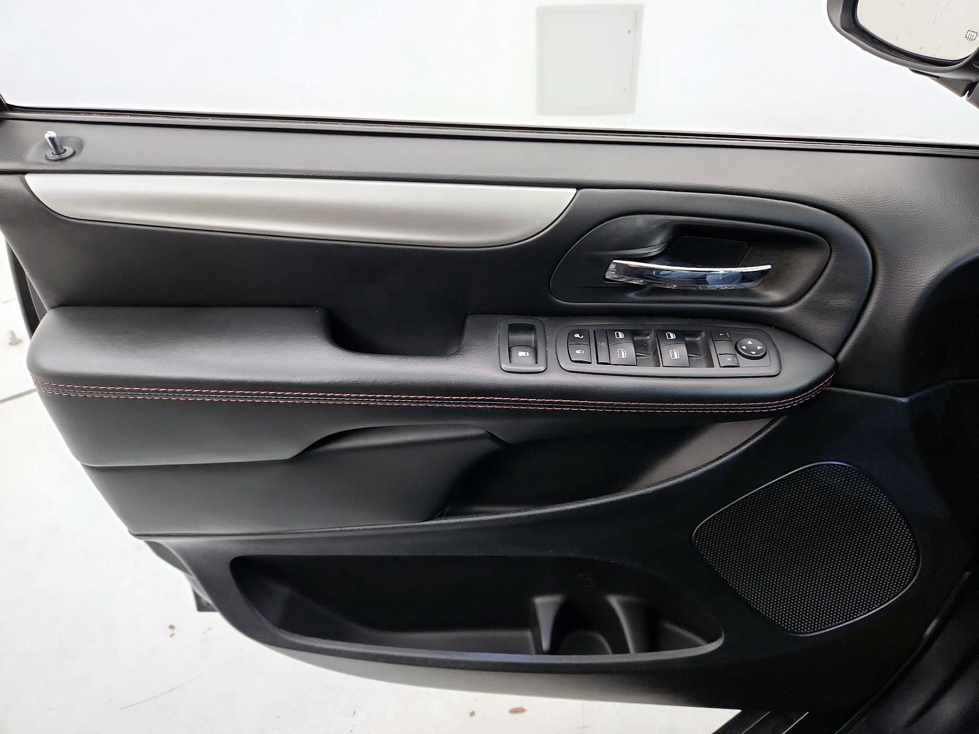 Thumbnail: 2019 Dodge Grand Caravan - 12