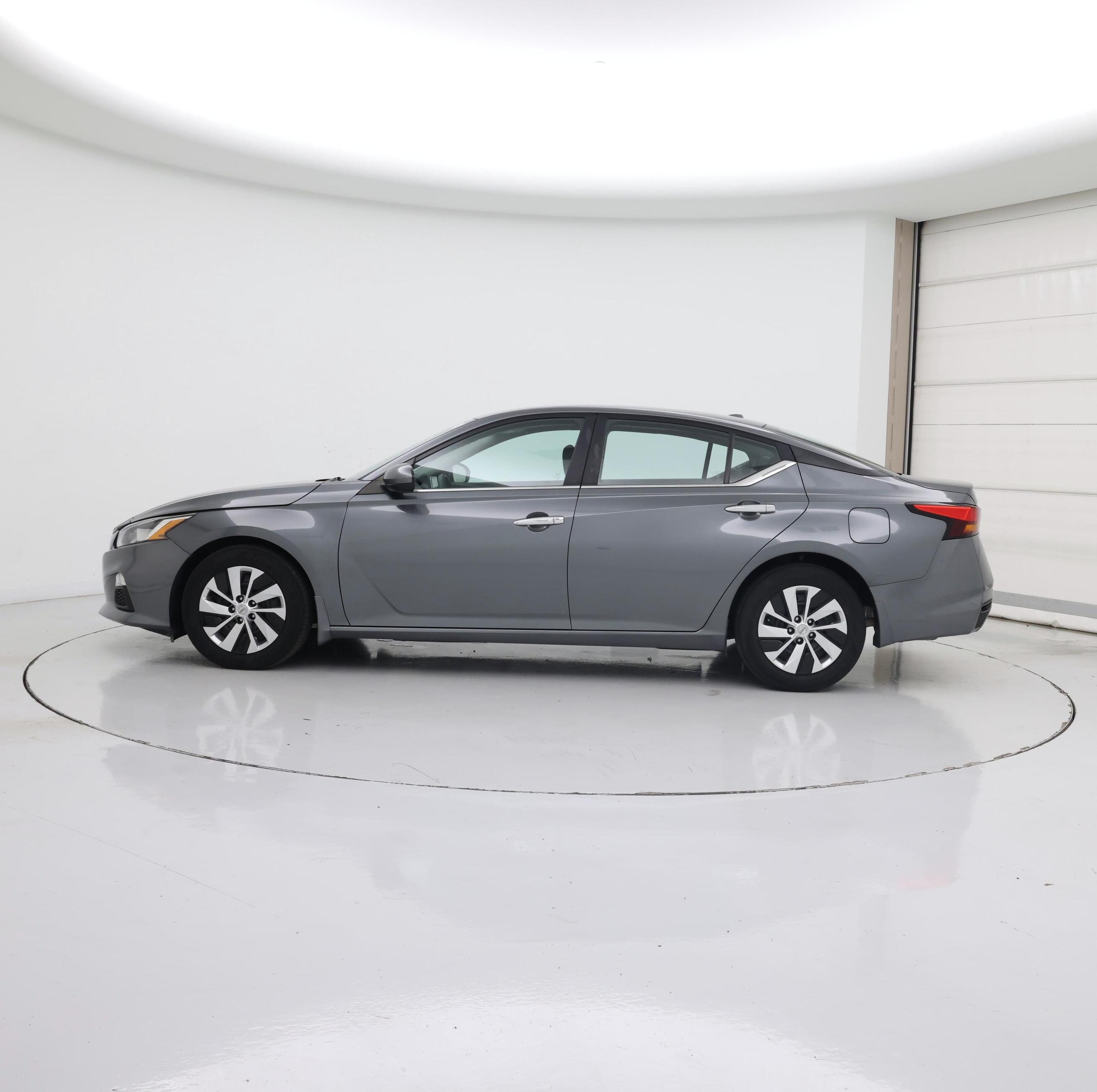 Thumbnail: 2020 Nissan Altima - 3