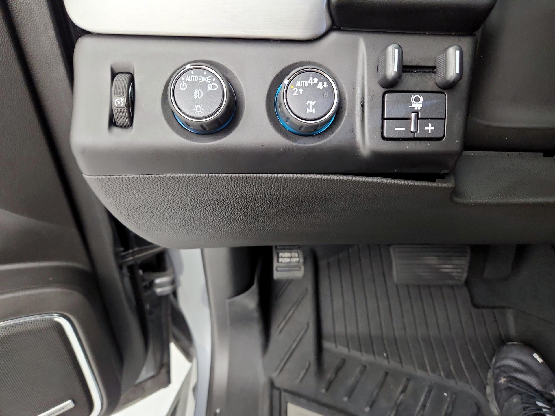 Thumbnail: 2019 GMC Yukon XL - 13