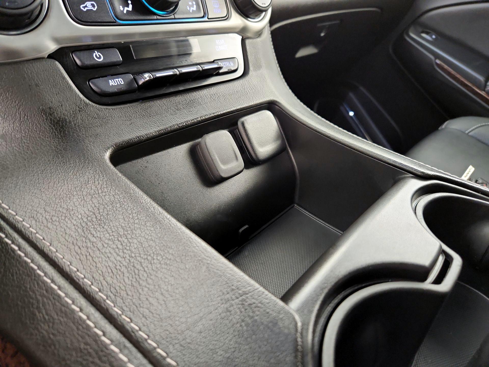 Thumbnail: 2019 GMC Yukon XL - 18