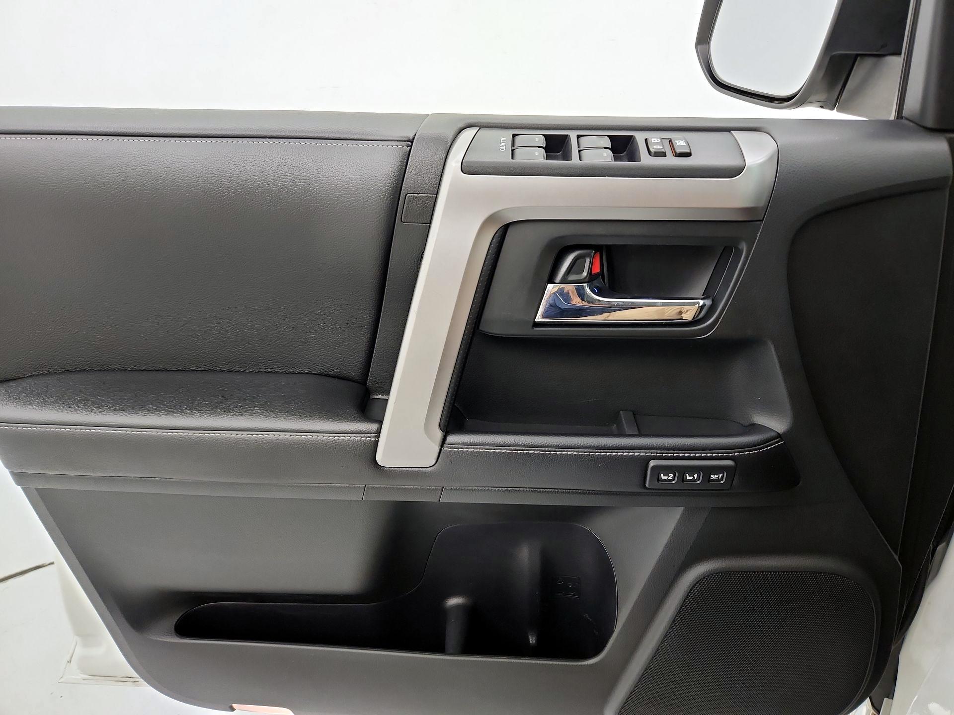 Thumbnail: 2016 Toyota 4Runner - 12