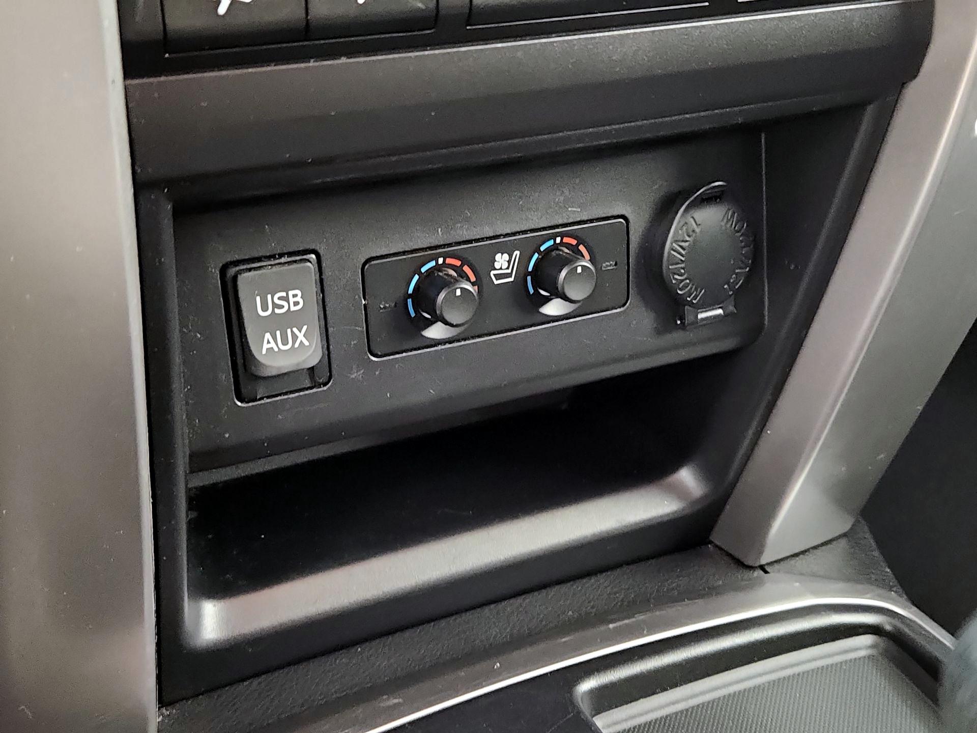 Thumbnail: 2016 Toyota 4Runner - 17