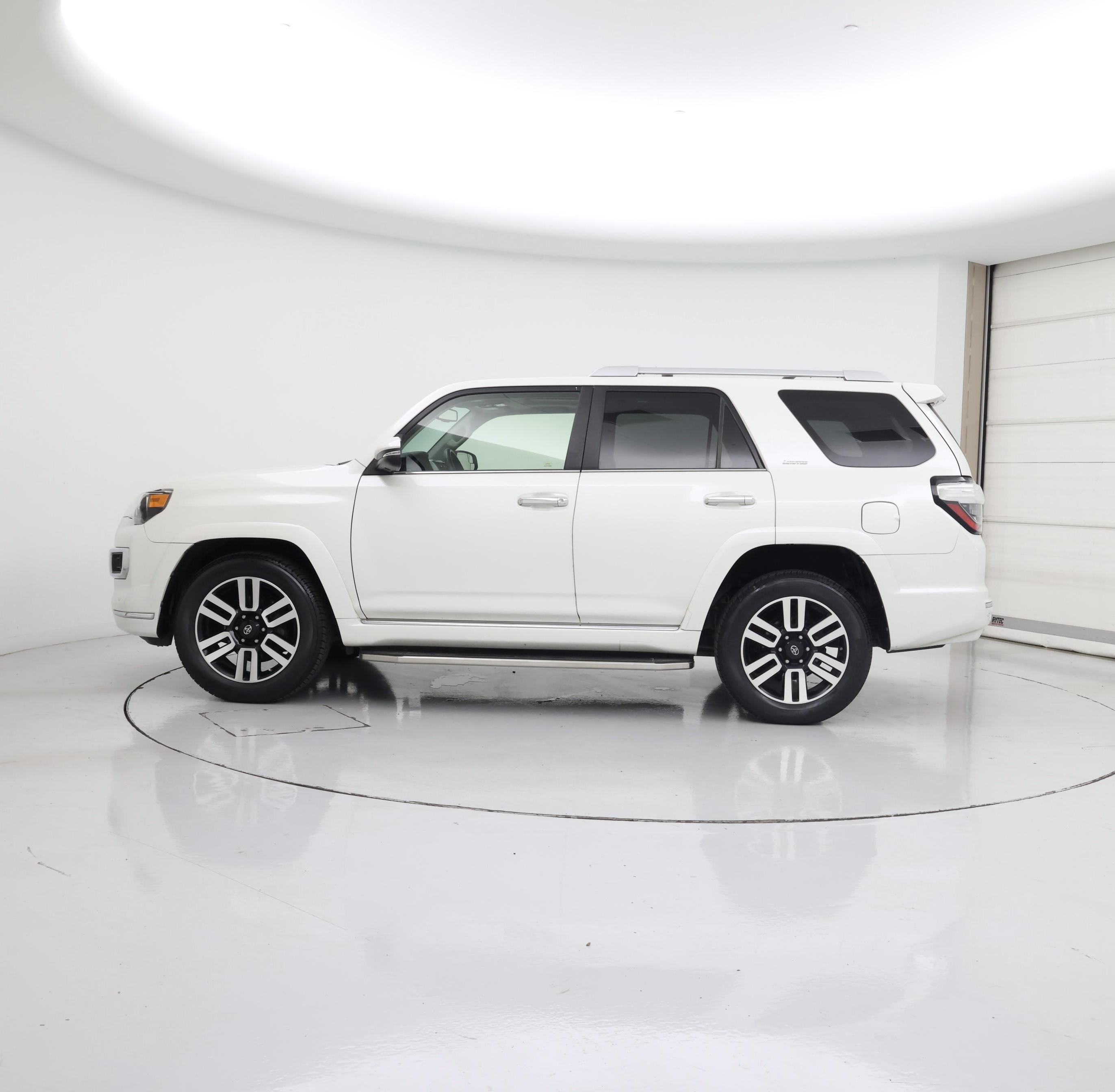Thumbnail: 2016 Toyota 4Runner - 3