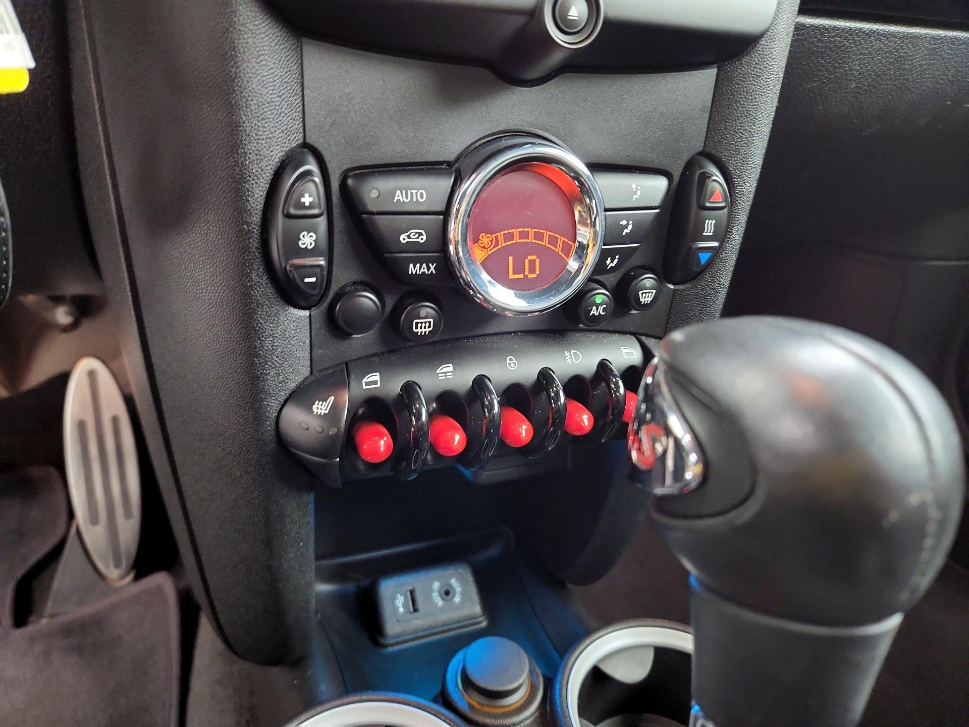 Thumbnail: 2015 MINI Cooper - 14