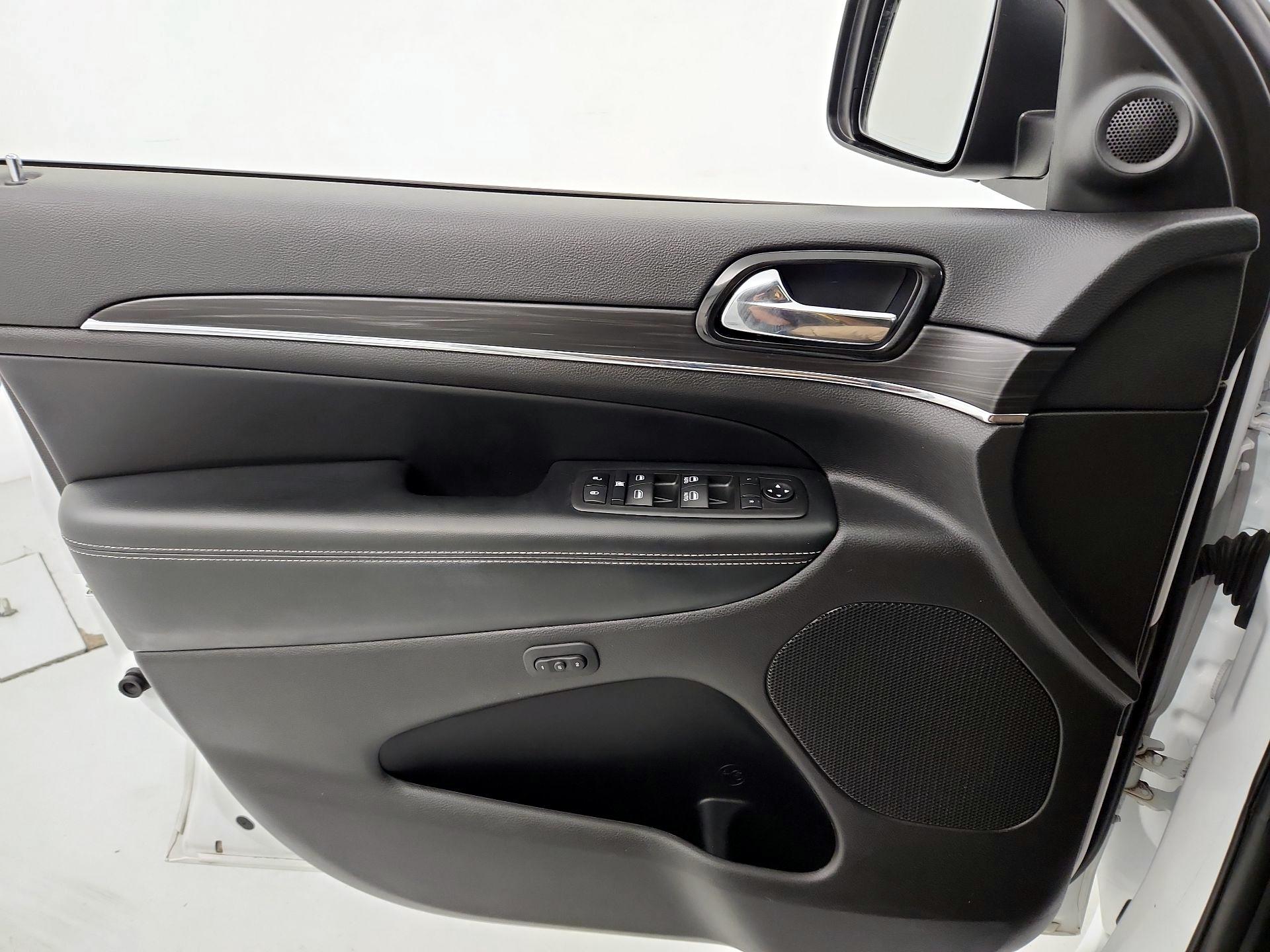 Thumbnail: 2021 Jeep Grand Cherokee - 12