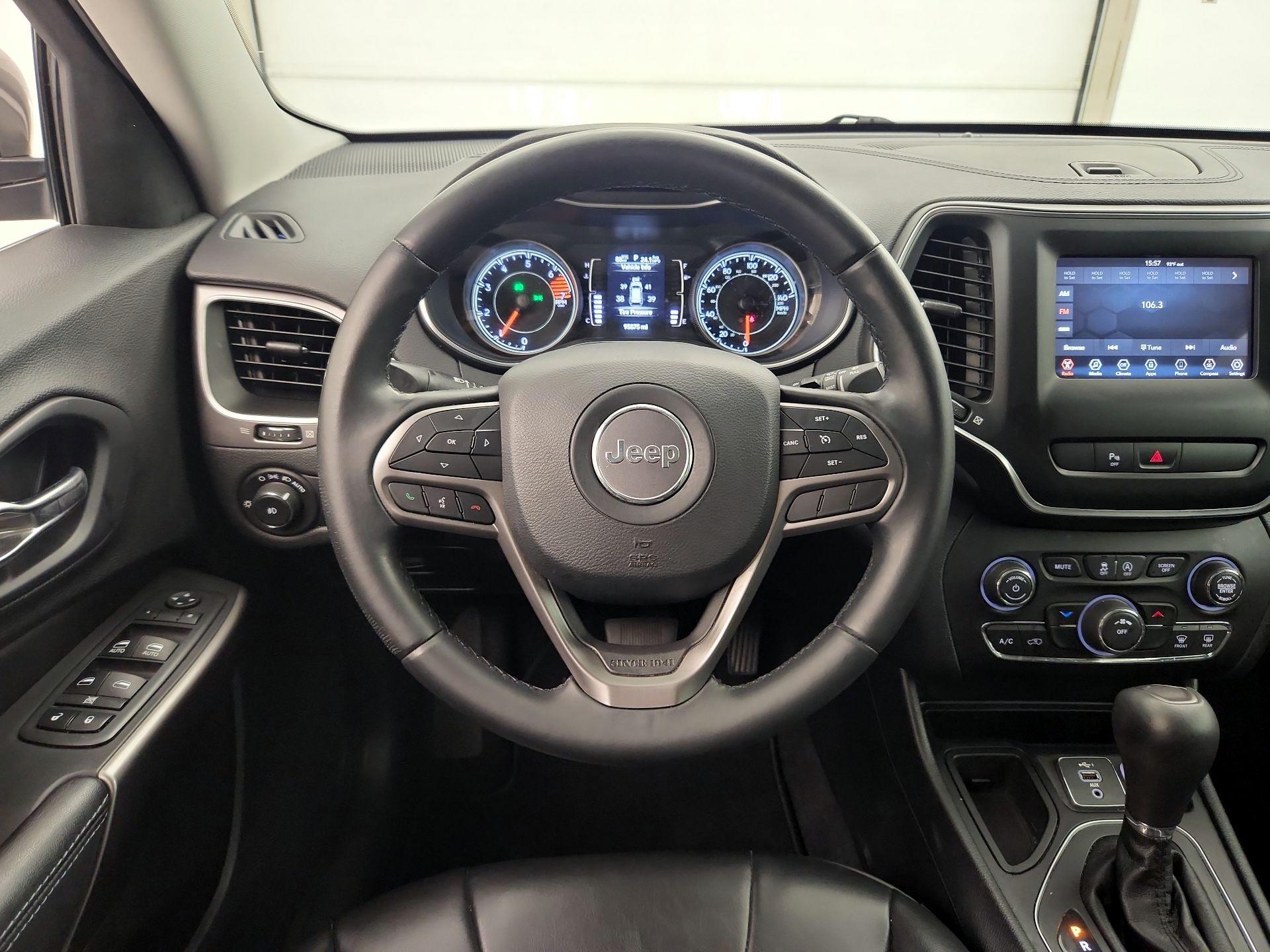 Thumbnail: 2019 Jeep Cherokee - 10