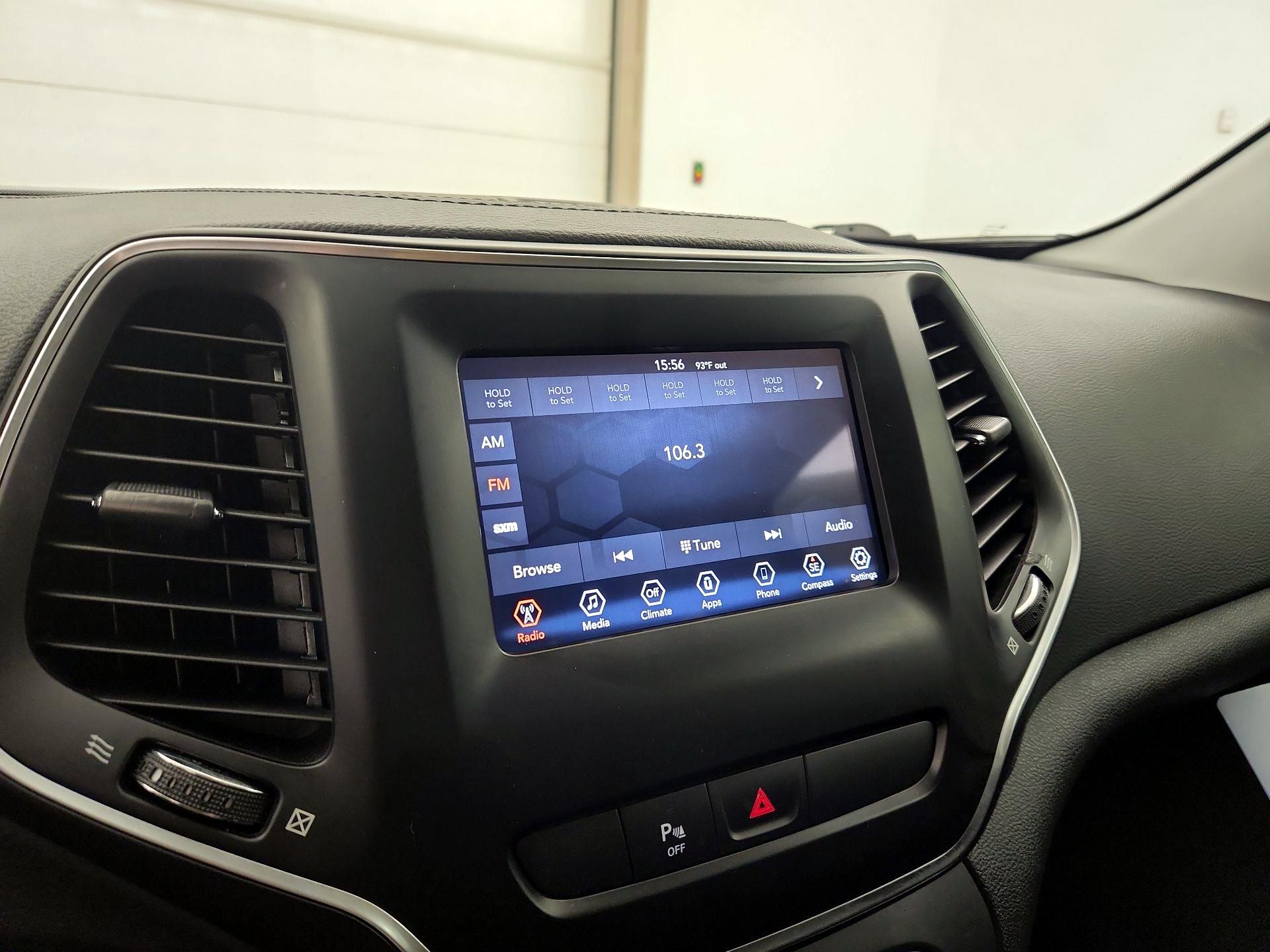 Thumbnail: 2019 Jeep Cherokee - 15