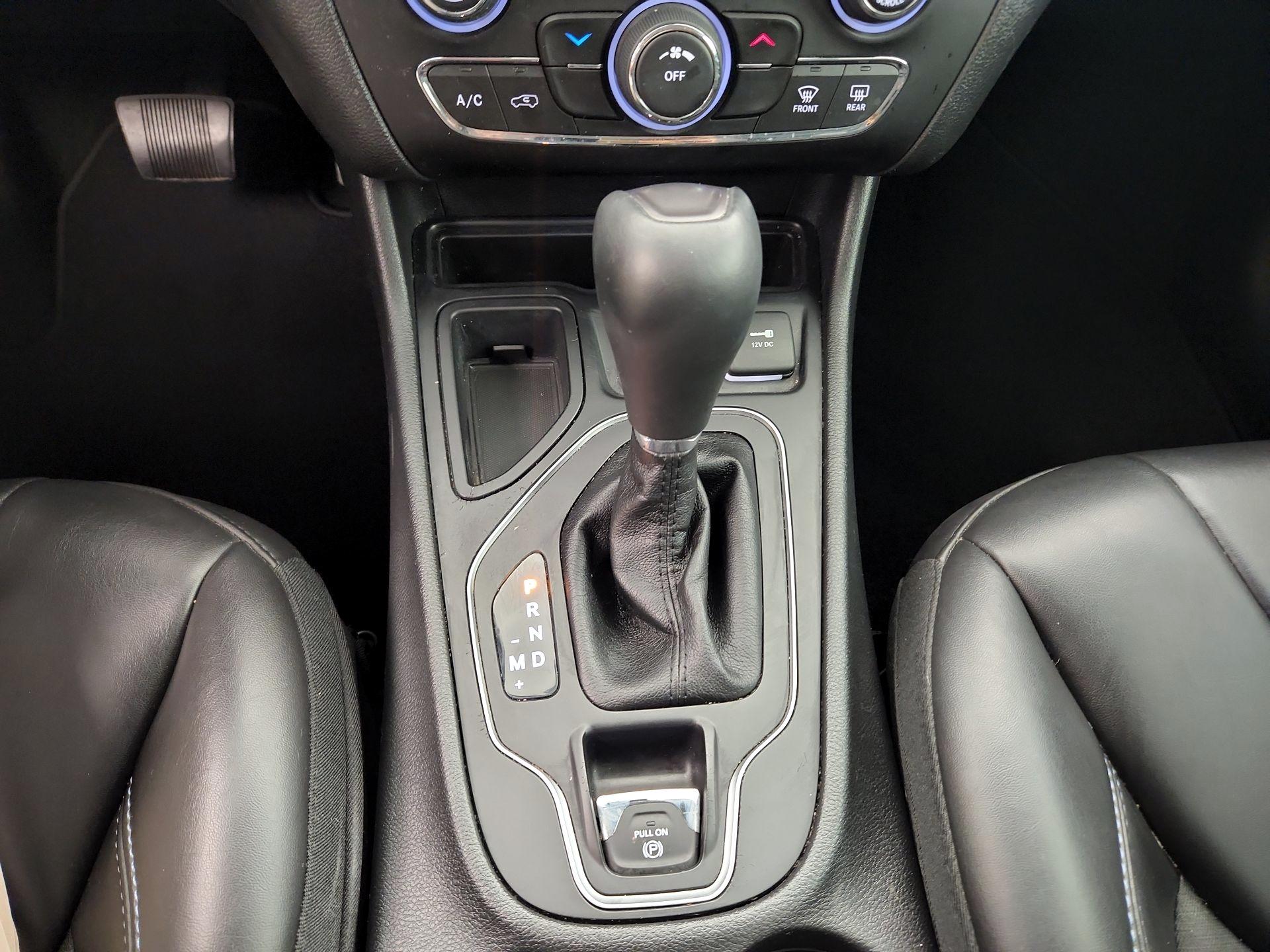 Thumbnail: 2019 Jeep Cherokee - 17