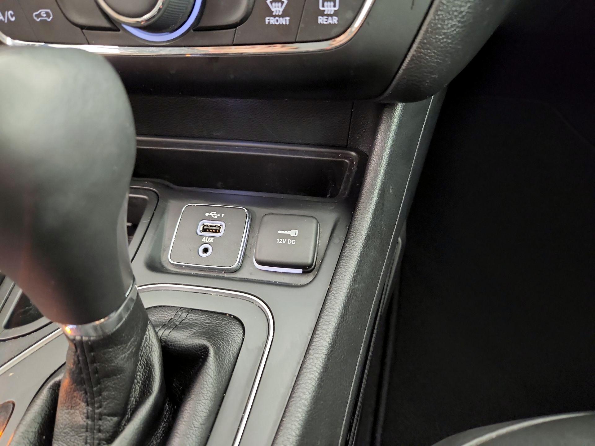 Thumbnail: 2019 Jeep Cherokee - 18