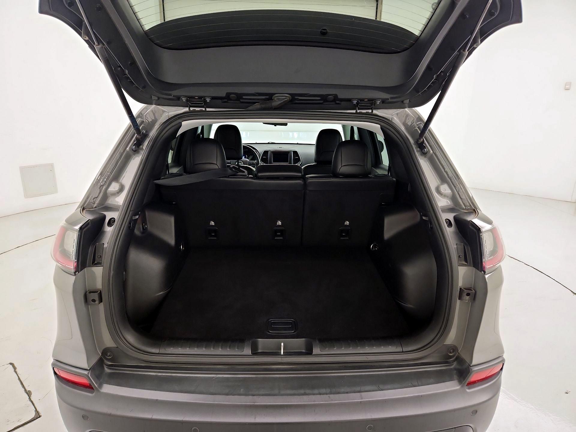 Thumbnail: 2019 Jeep Cherokee - 20