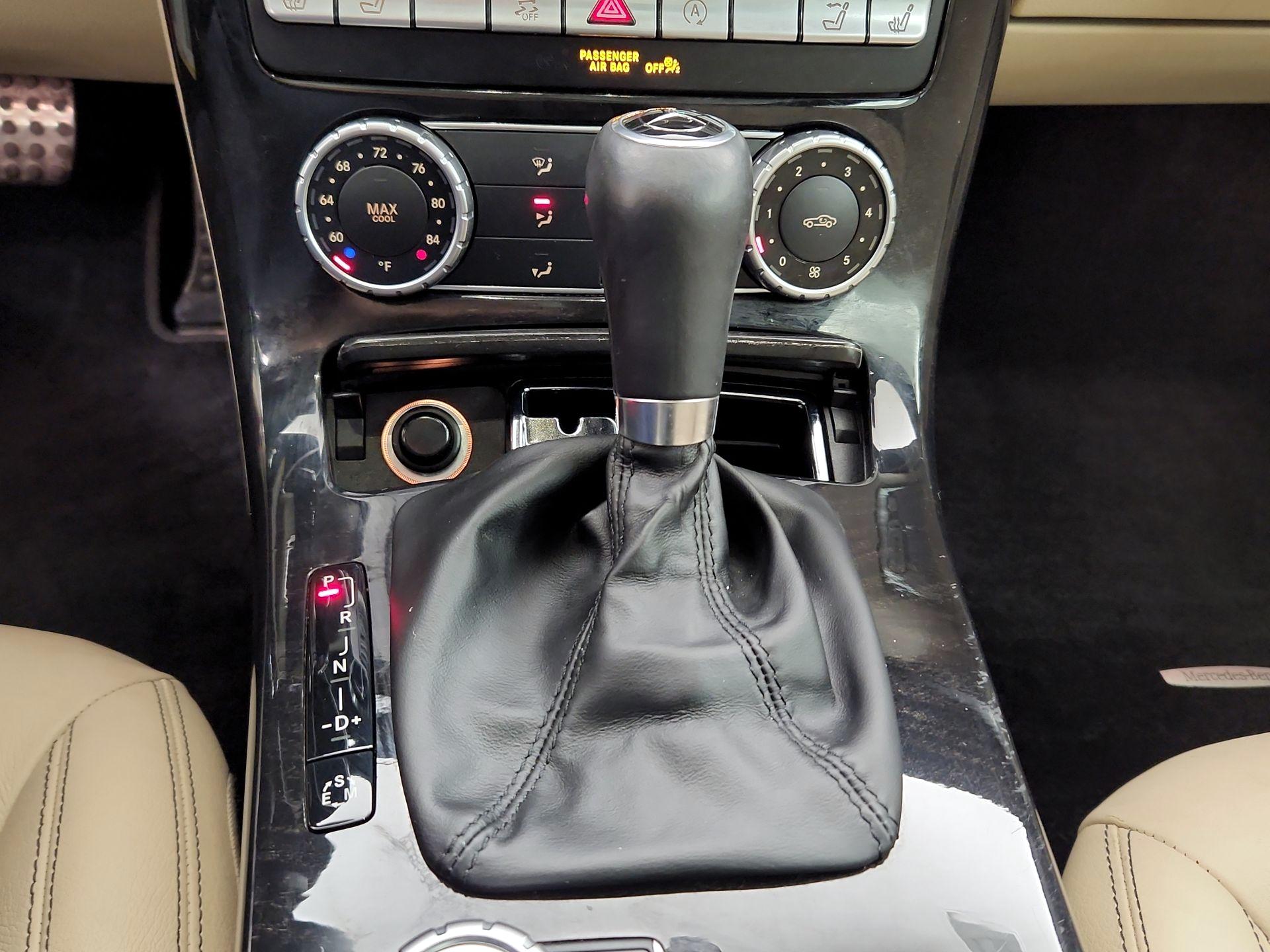Thumbnail: 2015 Mercedes-Benz SLK - 17