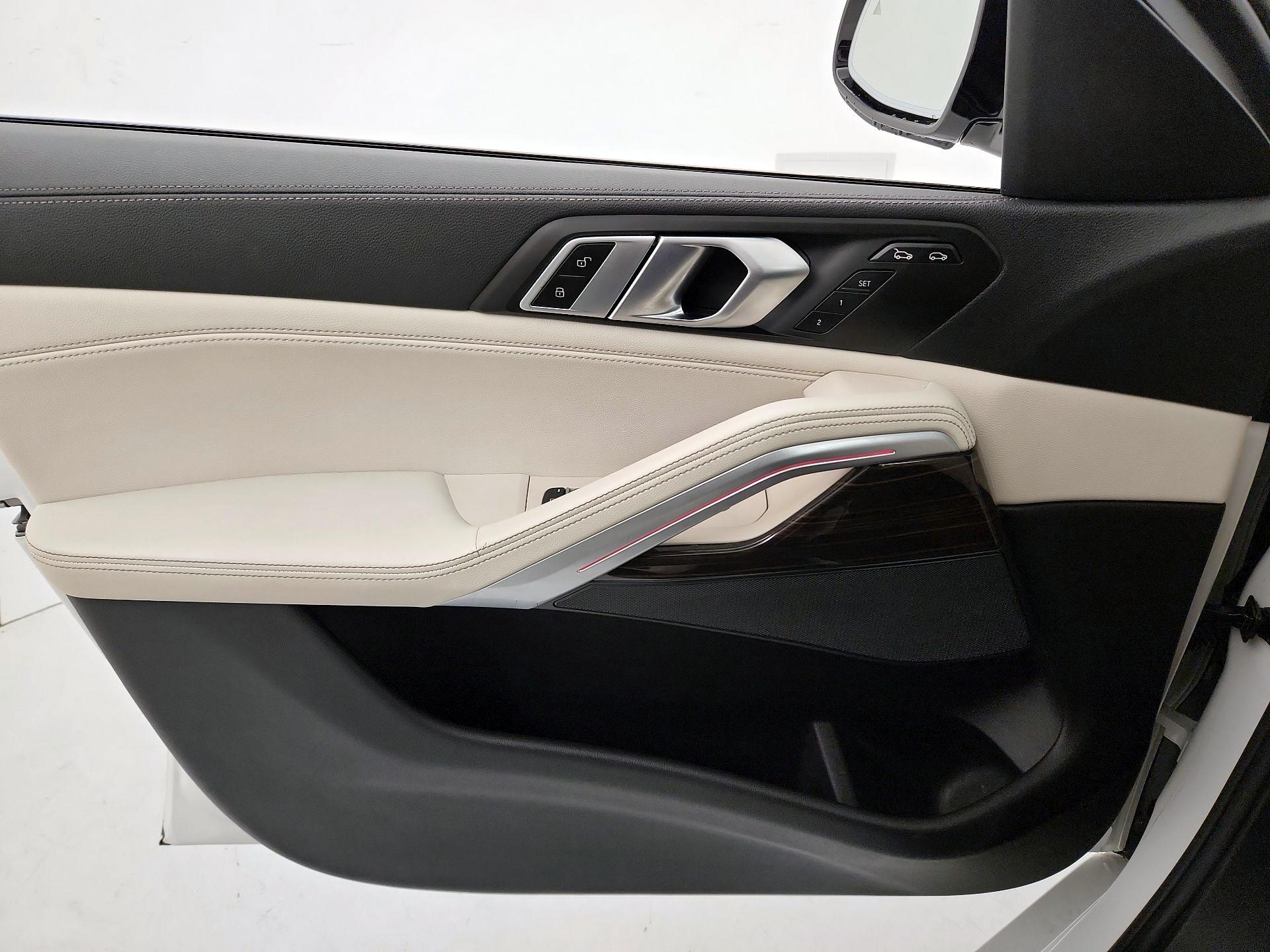 Thumbnail: 2021 BMW X6 - 12