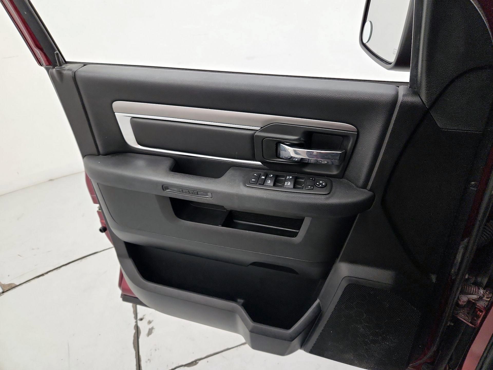 Thumbnail: 2021 RAM 1500 Classic - 12