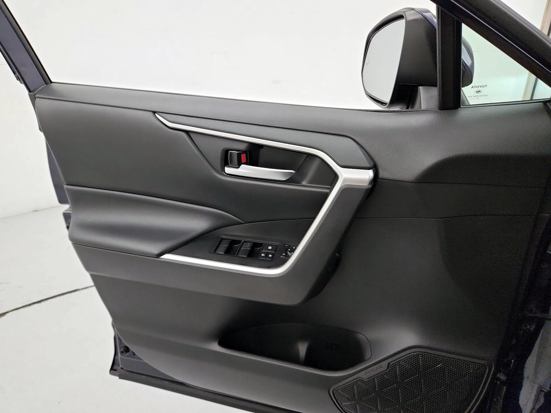 Thumbnail: 2021 Toyota RAV4 - 12