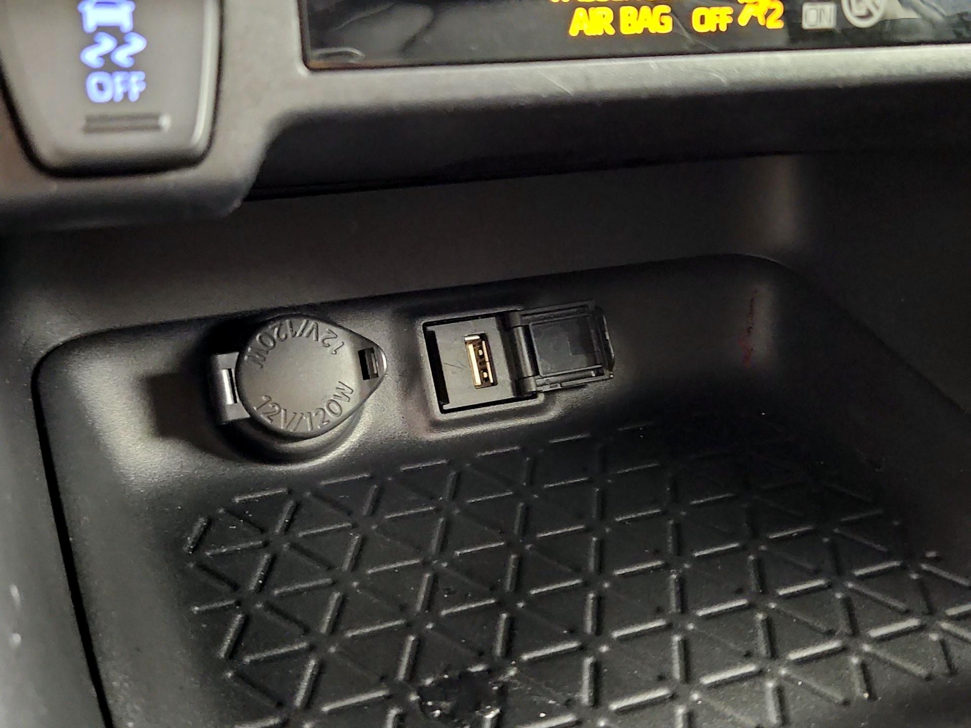 Thumbnail: 2021 Toyota RAV4 - 18