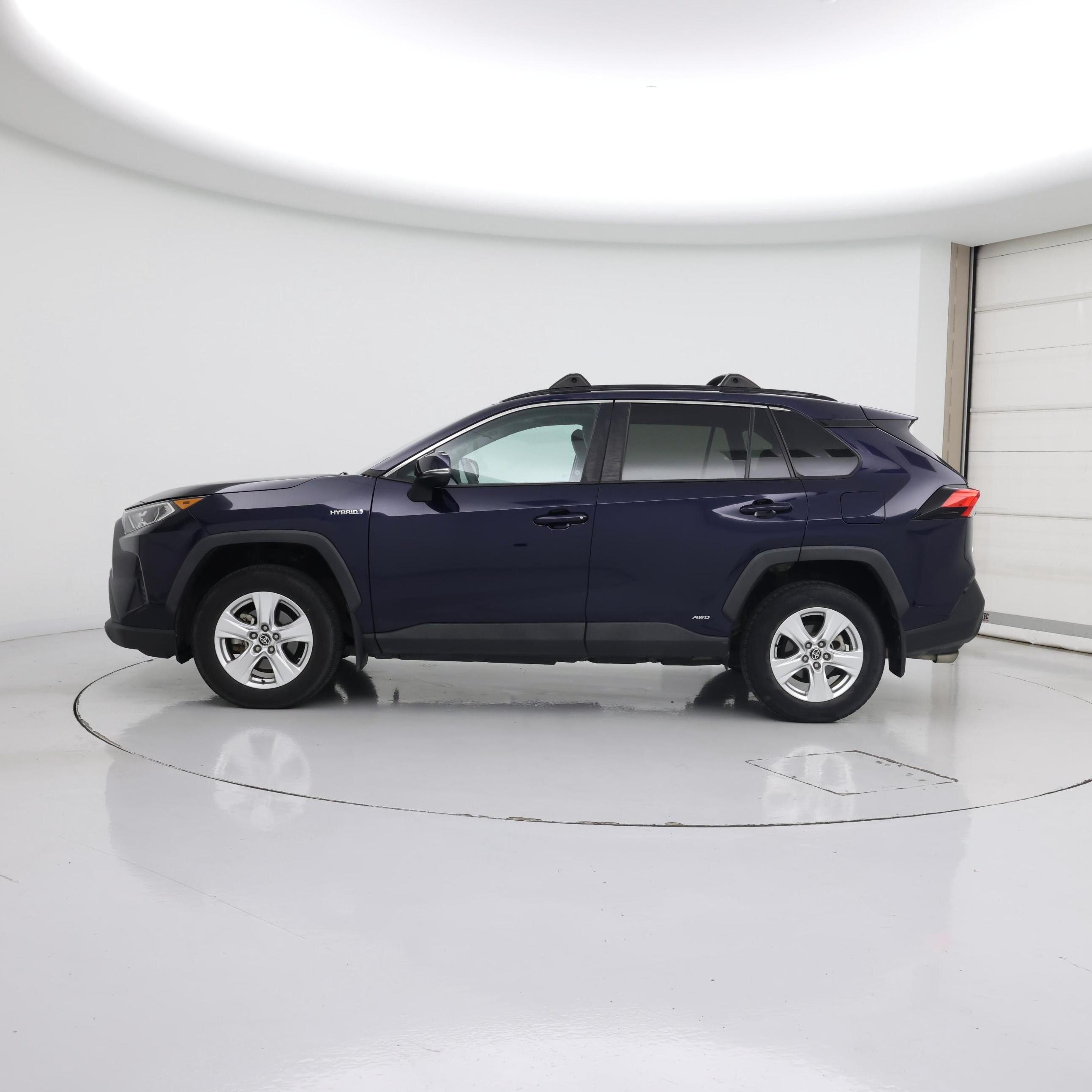 Thumbnail: 2021 Toyota RAV4 - 3