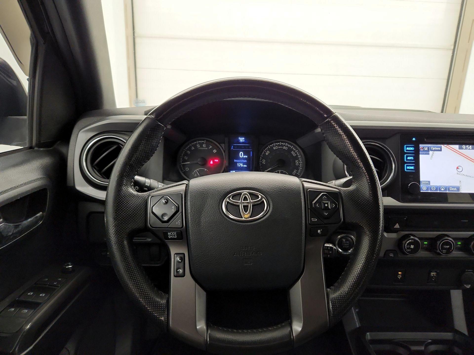 Thumbnail: 2016 Toyota Tacoma - 10