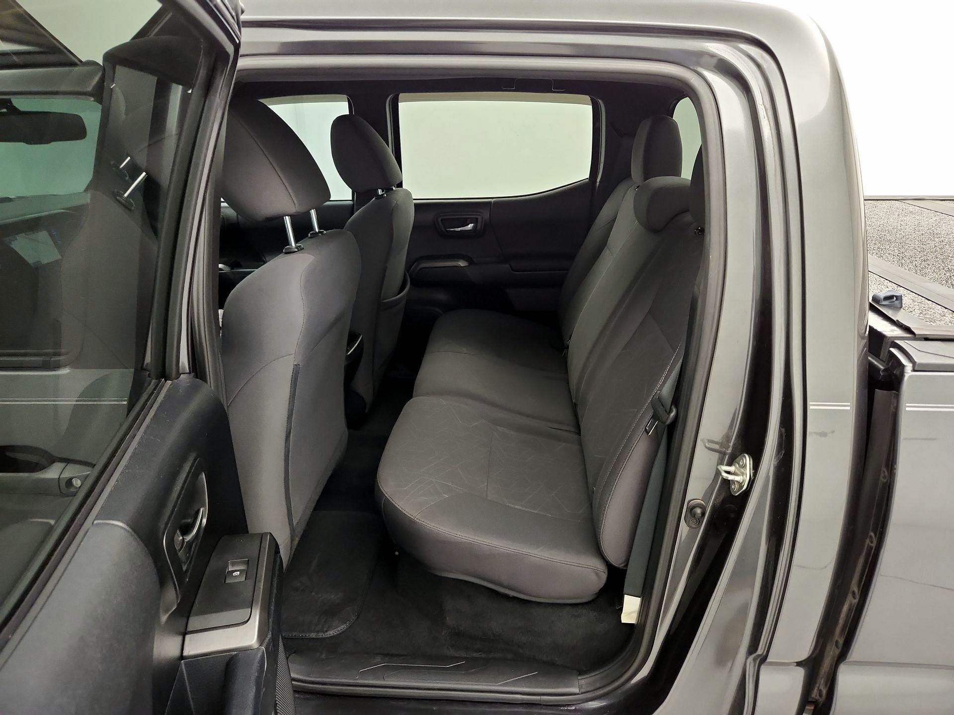 Thumbnail: 2016 Toyota Tacoma - 20